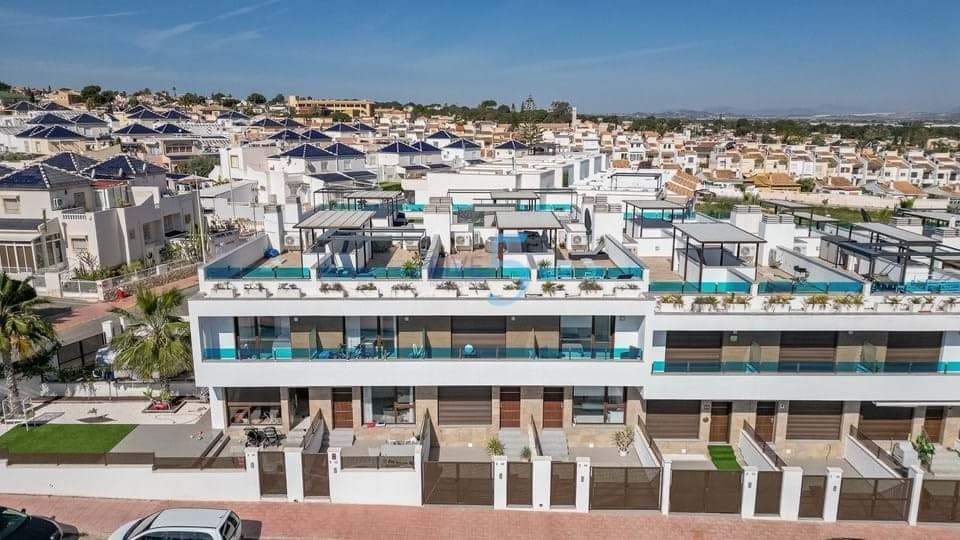 3 bedroom Townhouse for sale in Los Balcones with pool garage - € 300,000 (Ref: 9828040)