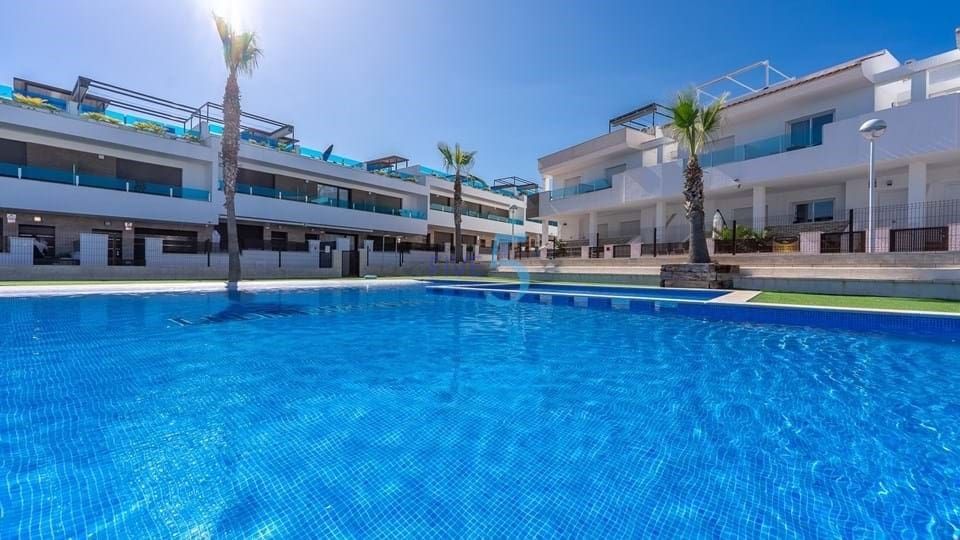 3 bedroom Townhouse for sale in Los Balcones with pool garage - € 300,000 (Ref: 9828040)