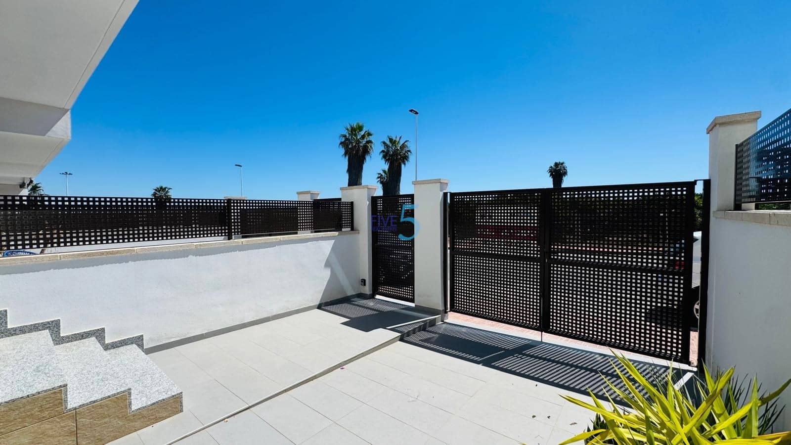 3 bedroom Townhouse for sale in Los Balcones with pool garage - € 300,000 (Ref: 9828040)