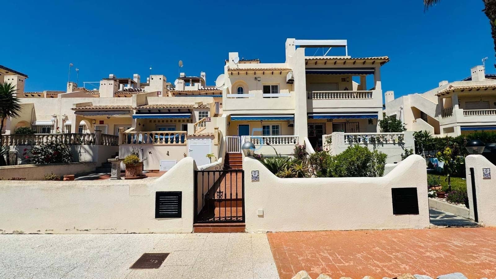 2 soveværelse Byhus til salg i Las Ramblas Golf med swimmingpool - € 234.000 (Ref: 9829612)