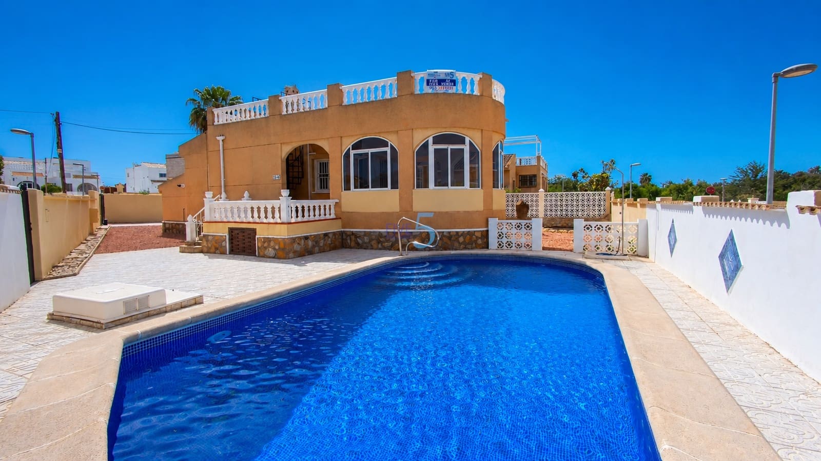 2 soveværelse Villa til salg i Benijofar med swimmingpool garage - € 275.000 (Ref: 9830398)