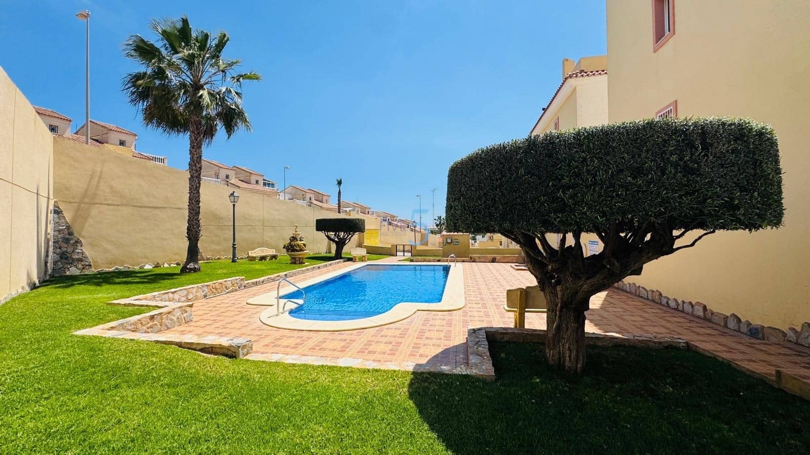 2 soveværelse Lejlighed til salg i Villamartin med swimmingpool garage - € 189.000 (Ref: 9830472)