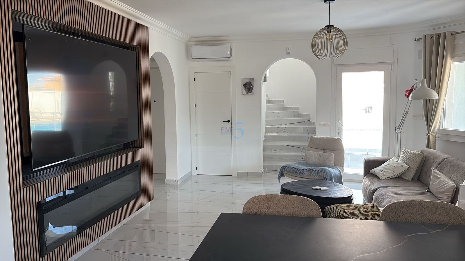 5 Zimmer Villa zu verkaufen in Villamartin mit Pool Garage - 625.000 € (Ref: 9834598)