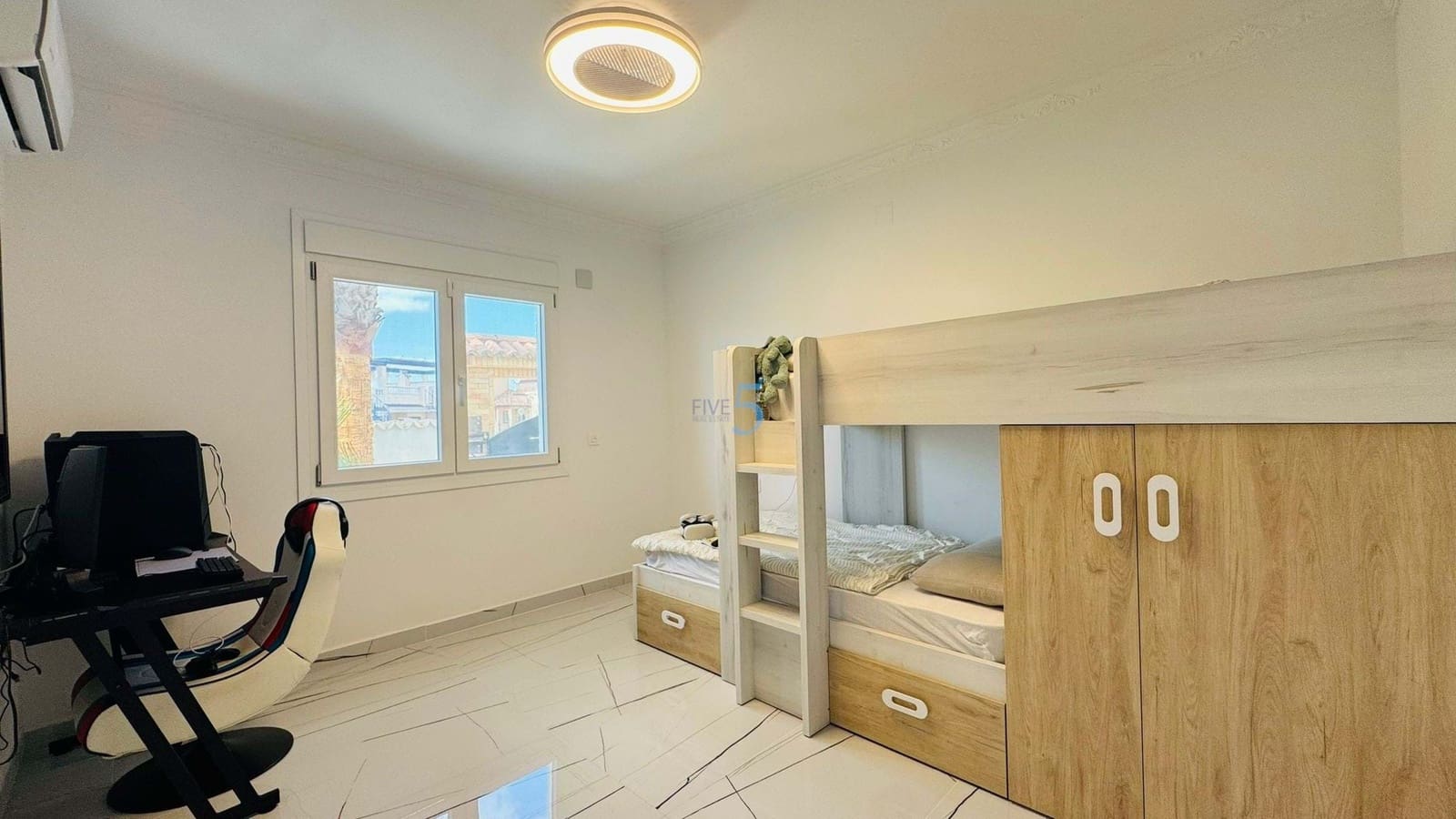 5 Zimmer Villa zu verkaufen in Villamartin mit Pool Garage - 625.000 € (Ref: 9834598)