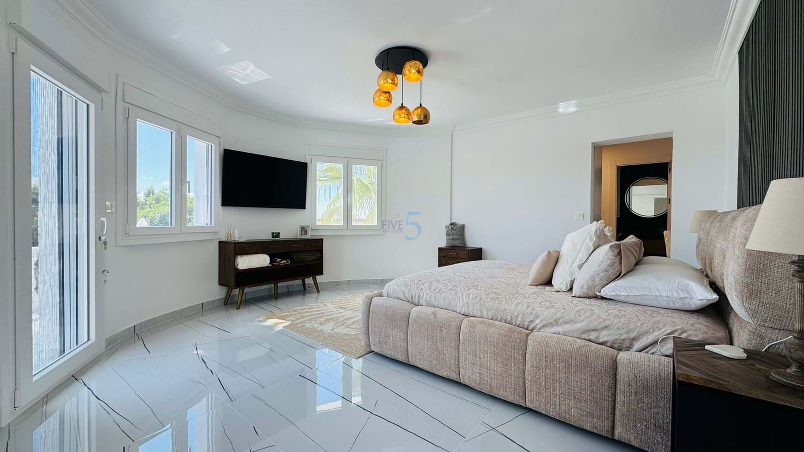 5 Zimmer Villa zu verkaufen in Villamartin mit Pool Garage - 625.000 € (Ref: 9834598)