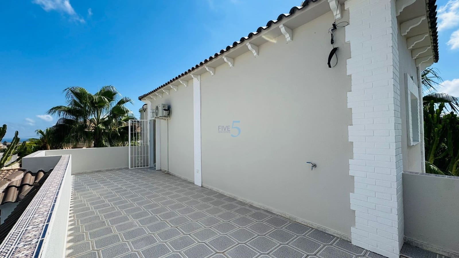 5 Zimmer Villa zu verkaufen in Villamartin mit Pool Garage - 625.000 € (Ref: 9834598)