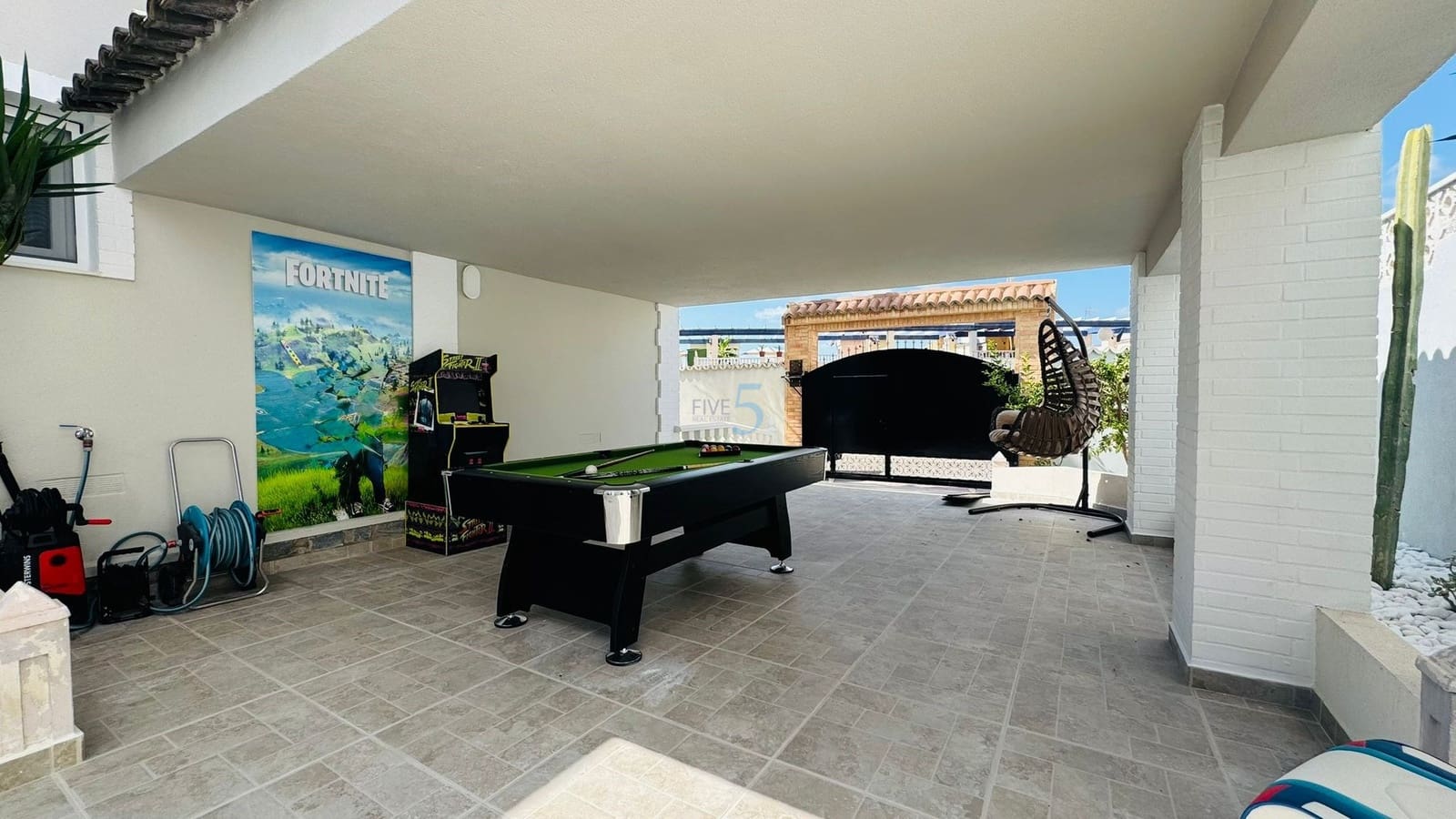 5 Zimmer Villa zu verkaufen in Villamartin mit Pool Garage - 625.000 € (Ref: 9834598)