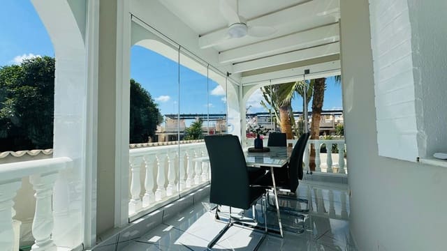 5 Zimmer Villa zu verkaufen in Villamartin, Orihuela mit Pool Garage - 625.000 € (Ref: 9834598)