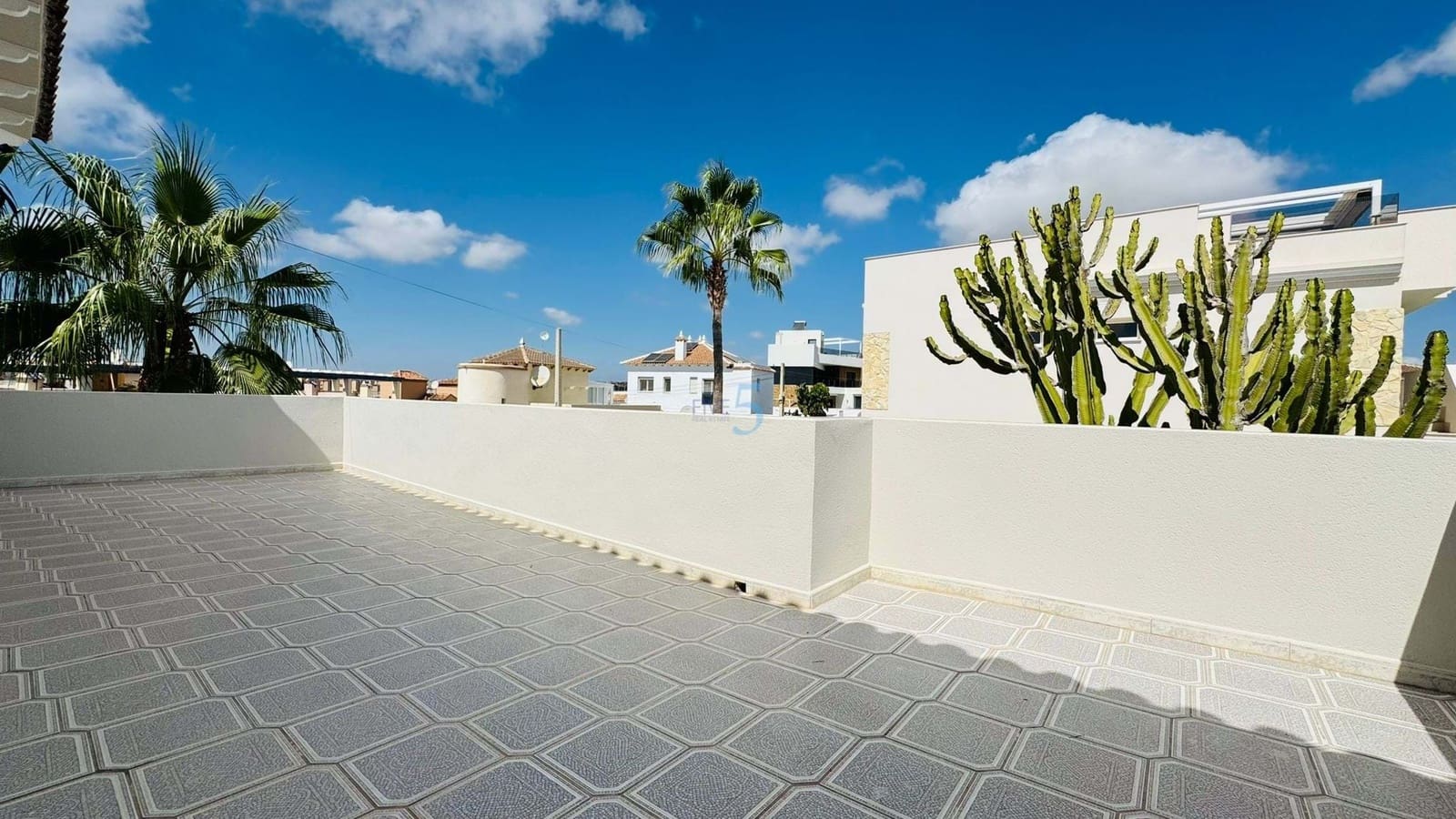 5 Zimmer Villa zu verkaufen in Villamartin mit Pool Garage - 625.000 € (Ref: 9834598)