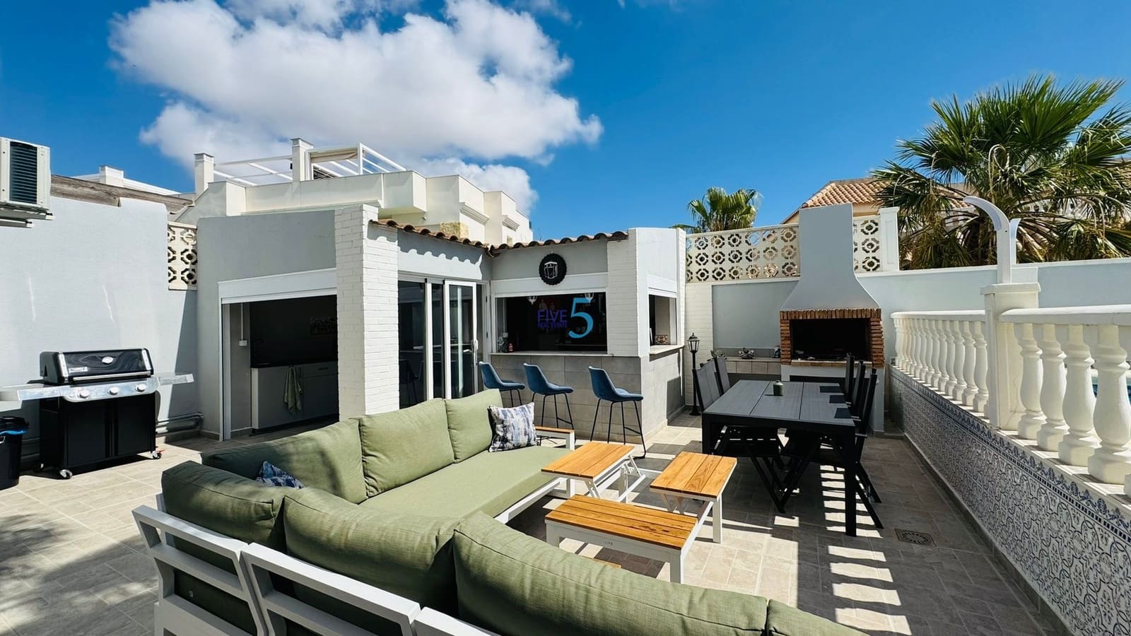 5 Zimmer Villa zu verkaufen in Villamartin mit Pool Garage - 625.000 € (Ref: 9834598)