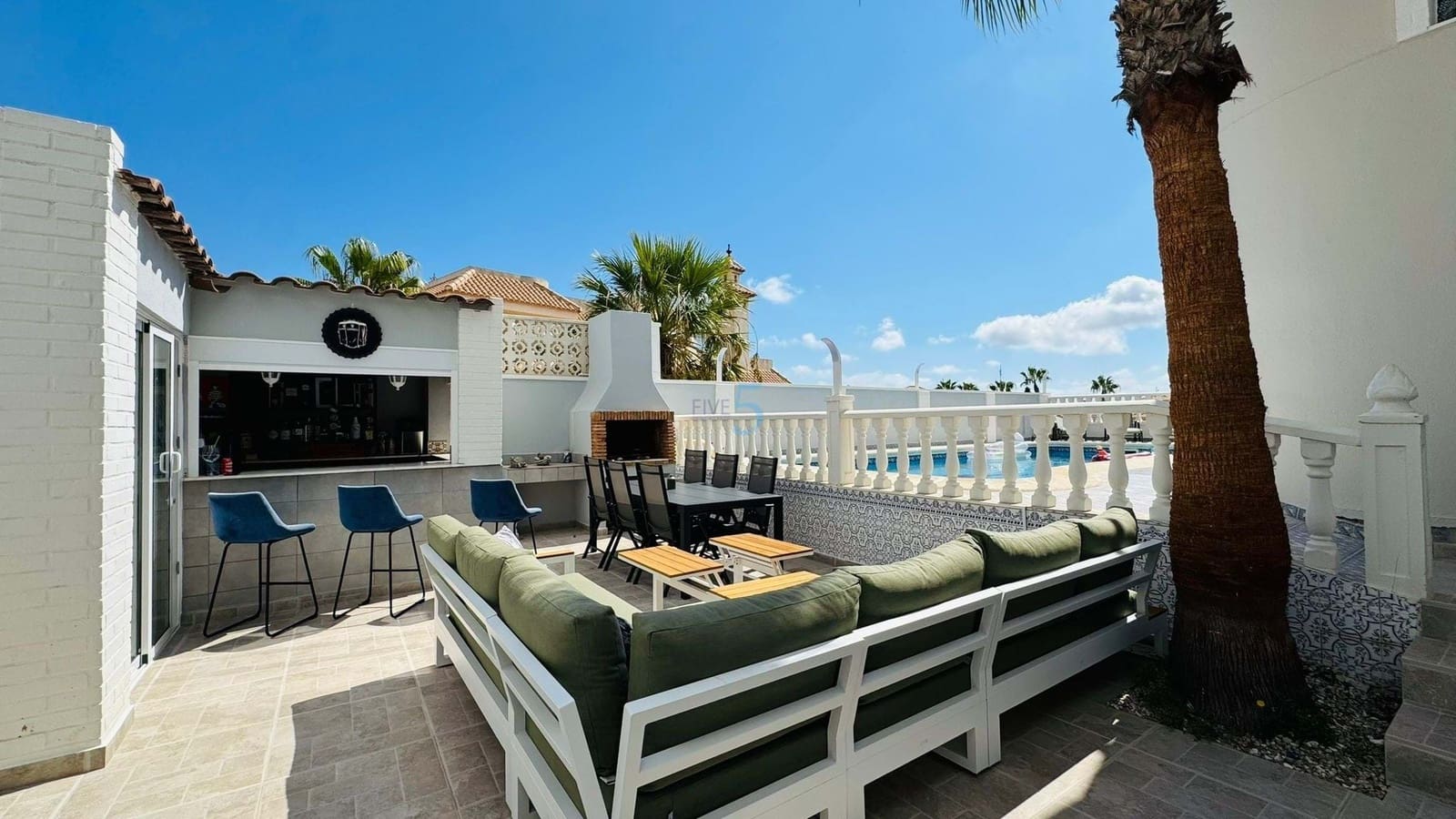 5 Zimmer Villa zu verkaufen in Villamartin mit Pool Garage - 625.000 € (Ref: 9834598)