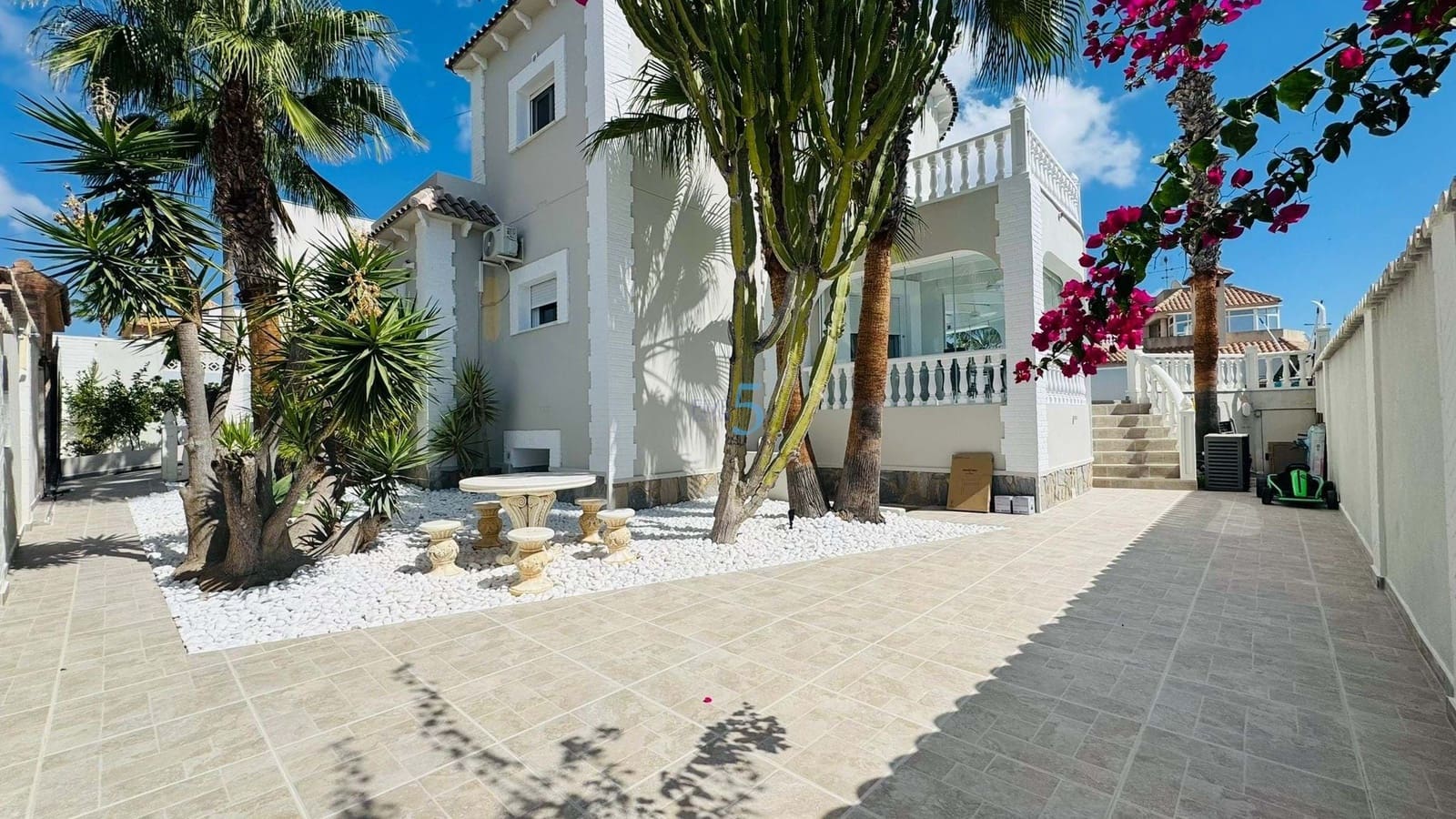 5 Zimmer Villa zu verkaufen in Villamartin mit Pool Garage - 625.000 € (Ref: 9834598)