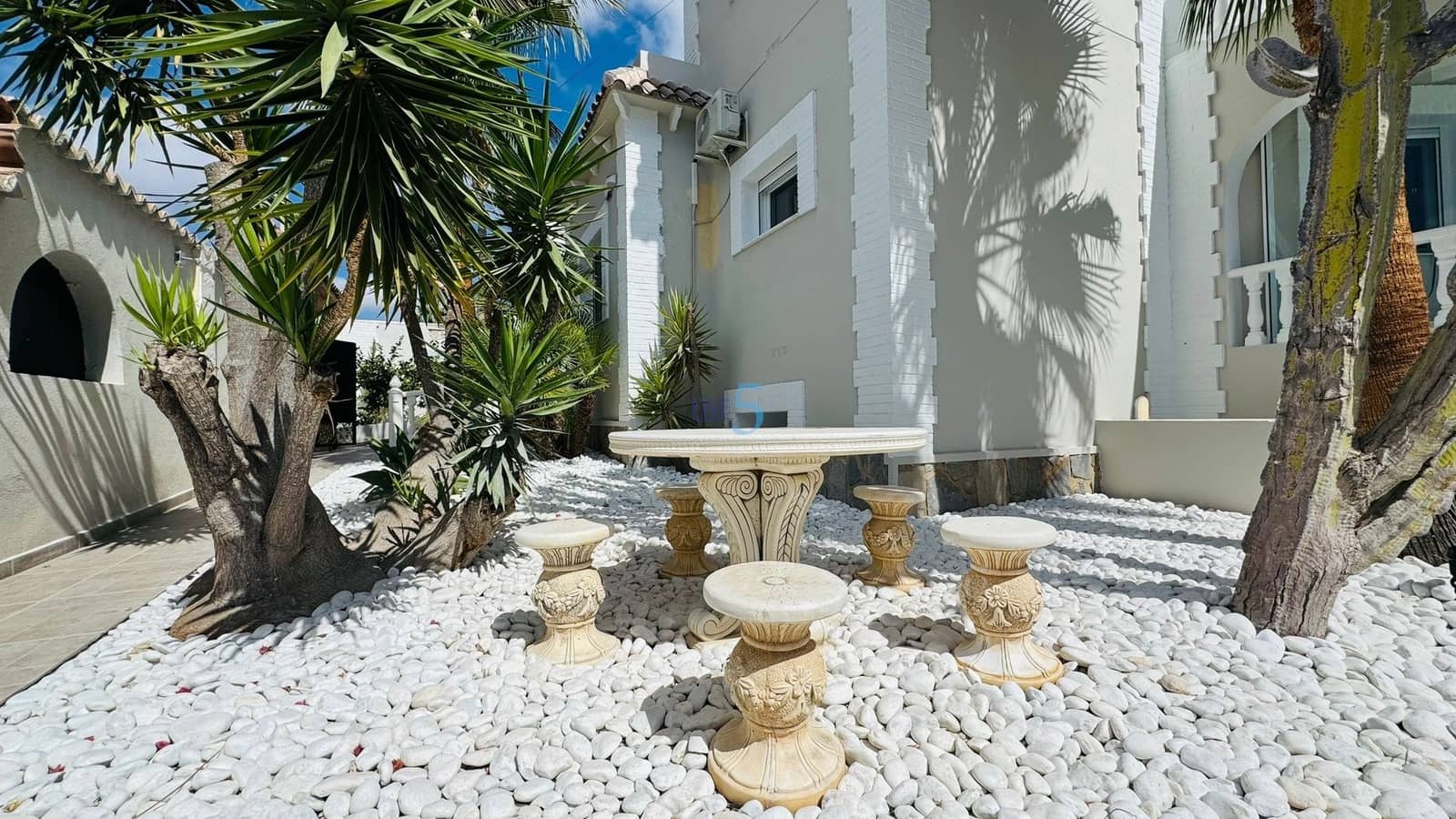 5 Zimmer Villa zu verkaufen in Villamartin mit Pool Garage - 625.000 € (Ref: 9834598)