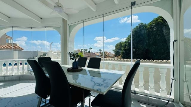 5 Zimmer Villa zu verkaufen in Villamartin, Orihuela mit Pool Garage - 625.000 € (Ref: 9834598)