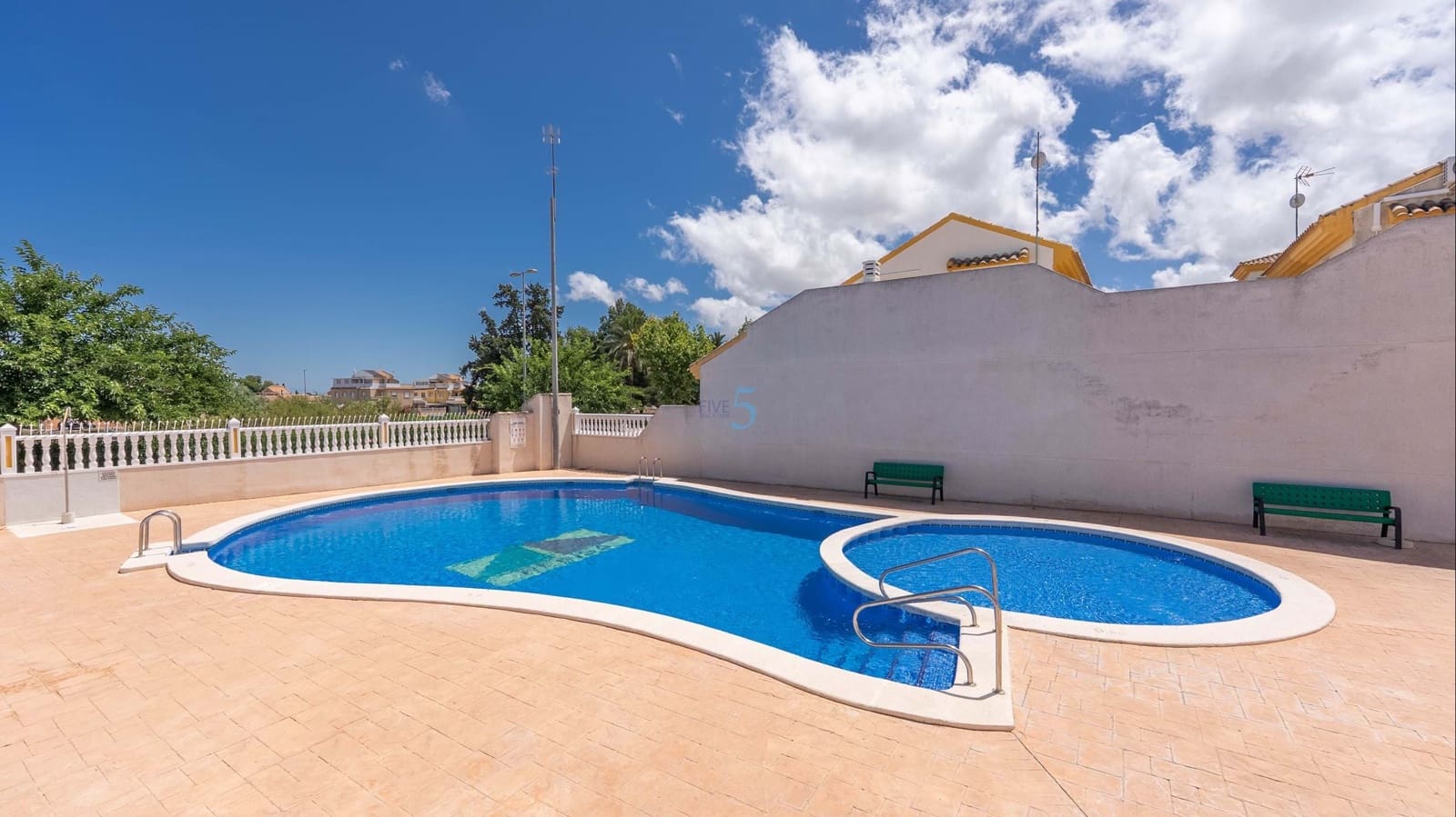 Casa de 2 habitaciones en Daya Nueva en venta con piscina - 137.500 € (Ref: 9834841)