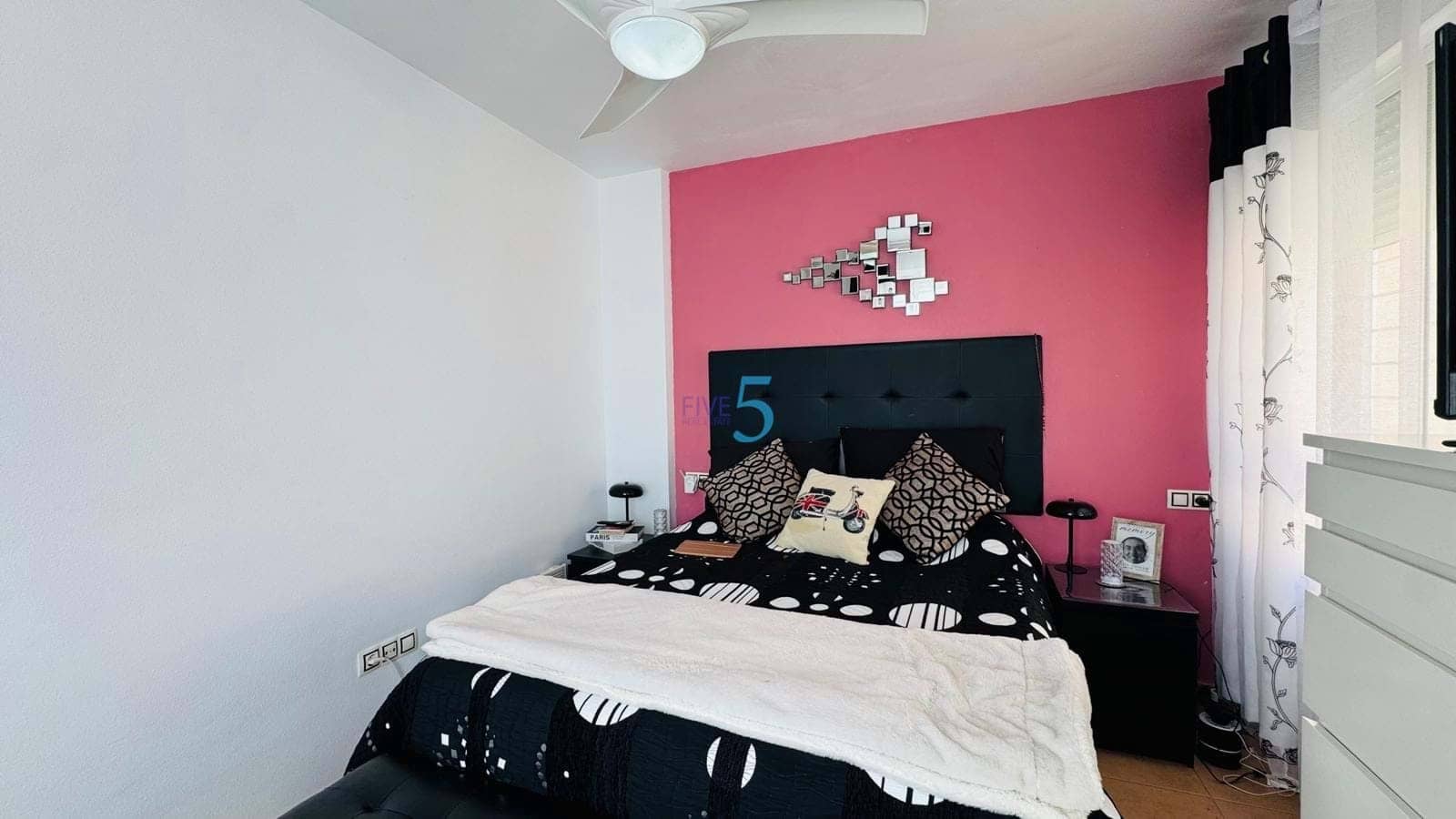 3 makuuhuone Omakotitalo myytävänä paikassa Villamartin mukana uima-altaan 
autotalli - 204 000 € (Ref: 9838582)