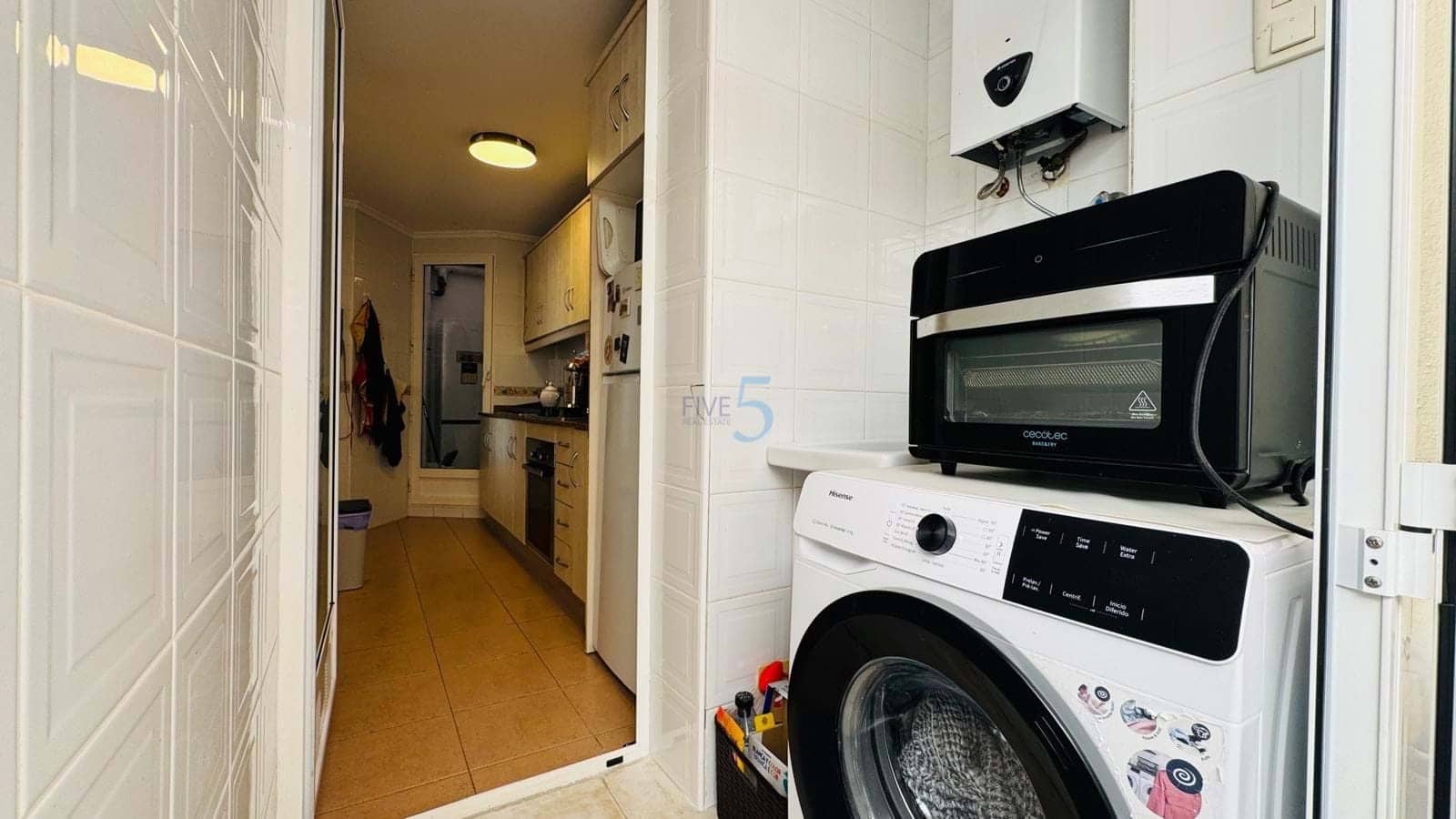 3 makuuhuone Omakotitalo myytävänä paikassa Villamartin mukana uima-altaan 
autotalli - 204 000 € (Ref: 9838582)