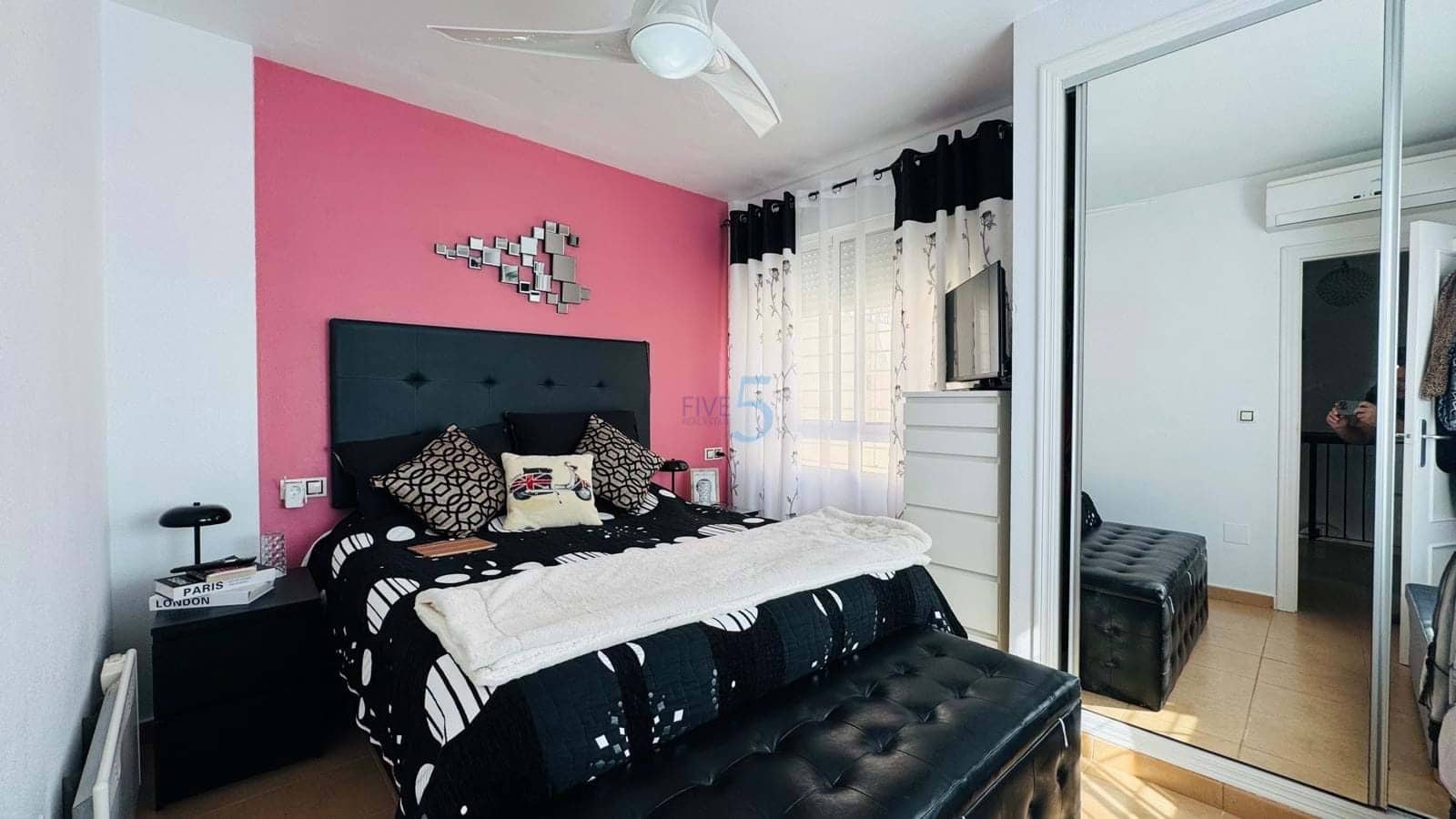 3 makuuhuone Omakotitalo myytävänä paikassa Villamartin mukana uima-altaan 
autotalli - 204 000 € (Ref: 9838582)