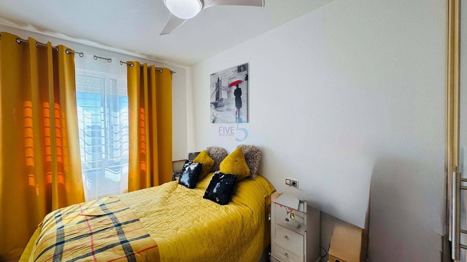 3 makuuhuone Omakotitalo myytävänä paikassa Villamartin mukana uima-altaan 
autotalli - 204 000 € (Ref: 9838582)
