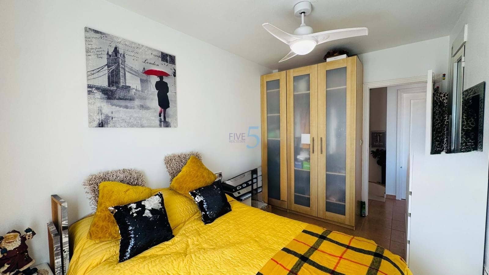 3 makuuhuone Omakotitalo myytävänä paikassa Villamartin mukana uima-altaan 
autotalli - 204 000 € (Ref: 9838582)