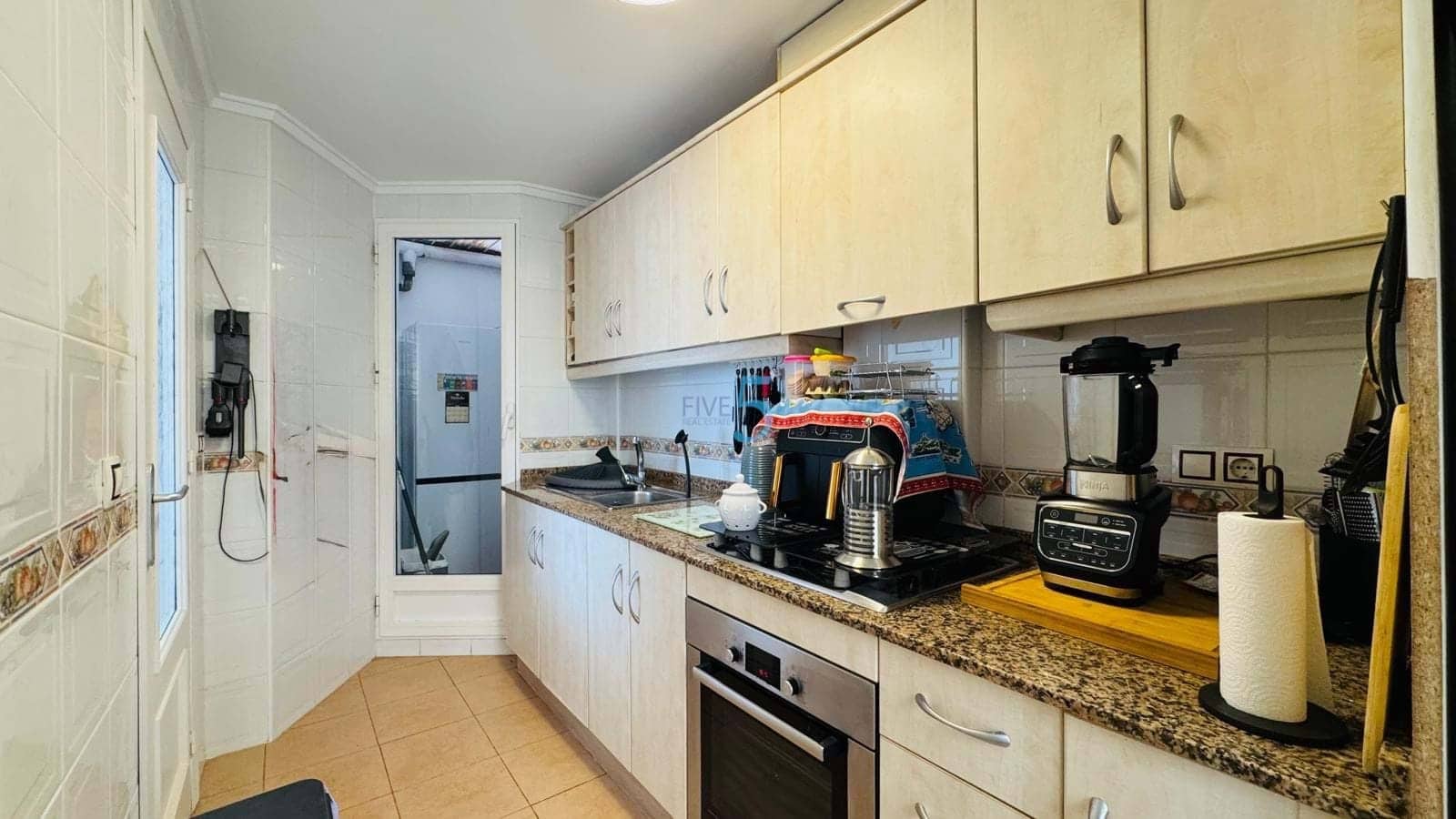 3 makuuhuone Omakotitalo myytävänä paikassa Villamartin mukana uima-altaan 
autotalli - 204 000 € (Ref: 9838582)