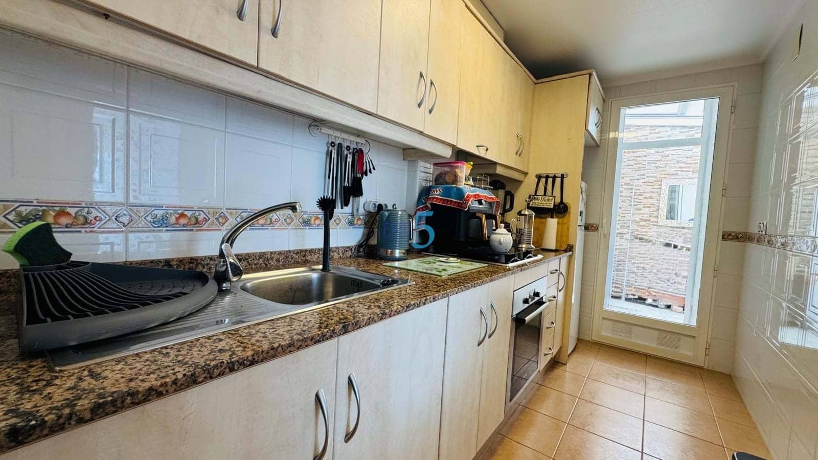 3 makuuhuone Omakotitalo myytävänä paikassa Villamartin mukana uima-altaan 
autotalli - 204 000 € (Ref: 9838582)