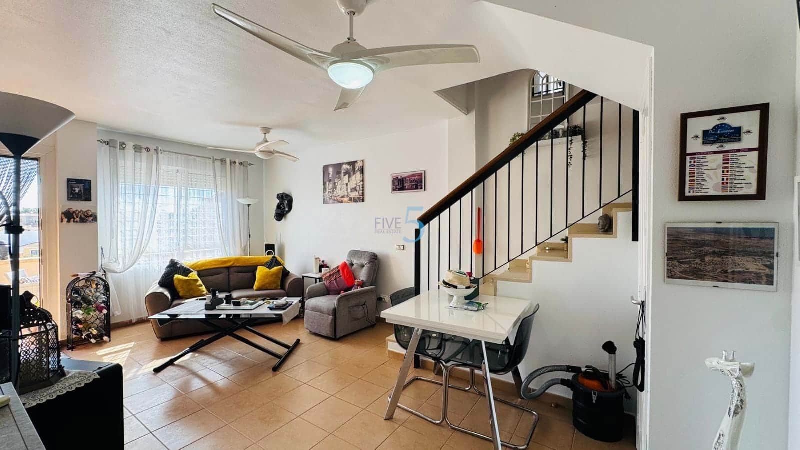 3 makuuhuone Omakotitalo myytävänä paikassa Villamartin mukana uima-altaan 
autotalli - 204 000 € (Ref: 9838582)