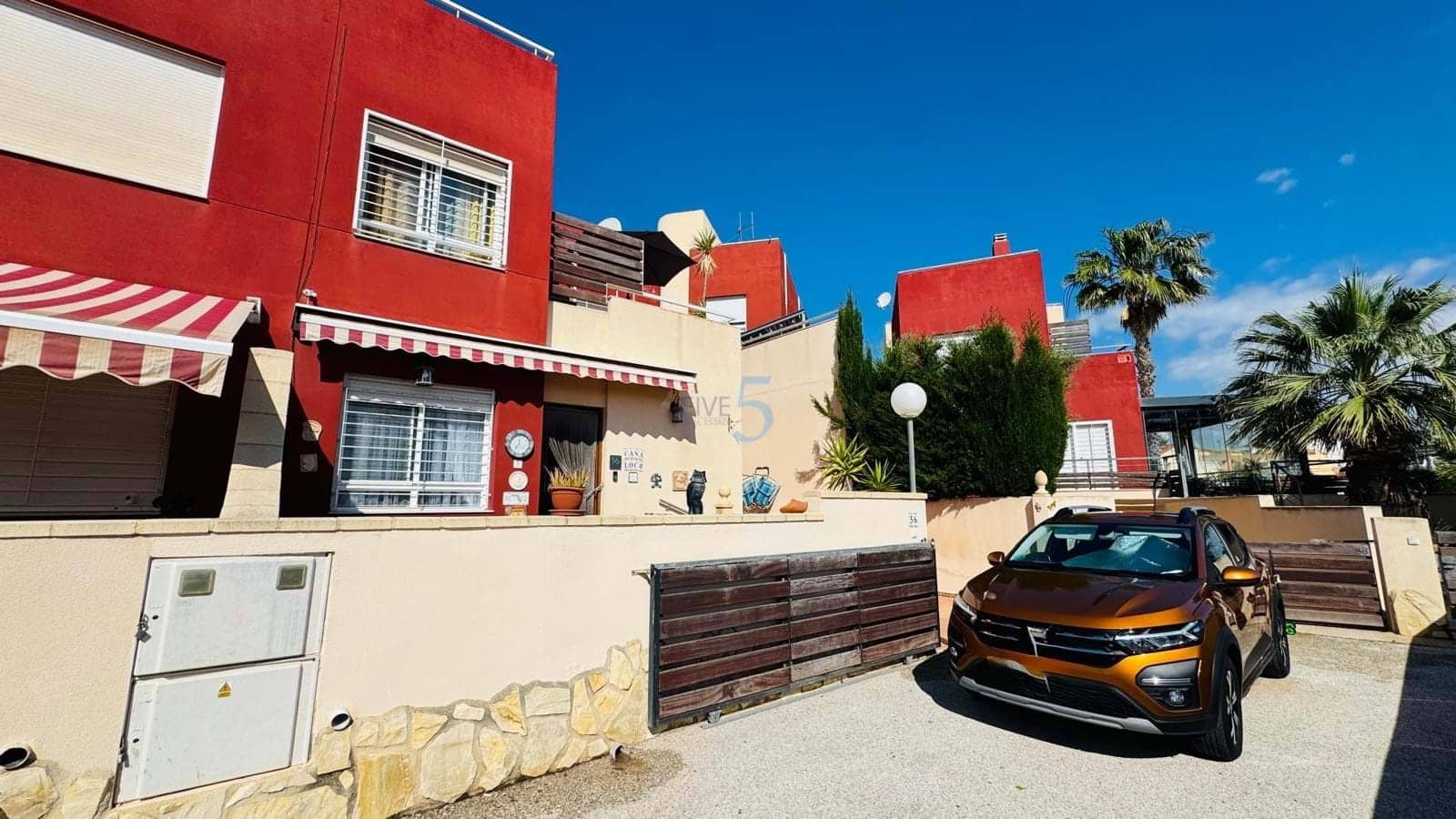 3 makuuhuone Omakotitalo myytävänä paikassa Villamartin mukana uima-altaan 
autotalli - 204 000 € (Ref: 9838582)