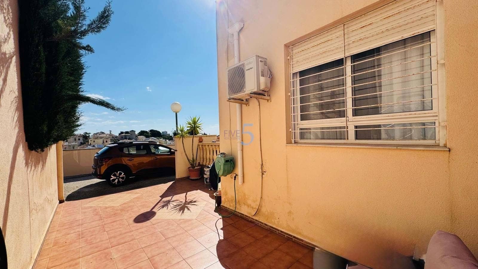 3 makuuhuone Omakotitalo myytävänä paikassa Villamartin mukana uima-altaan 
autotalli - 204 000 € (Ref: 9838582)