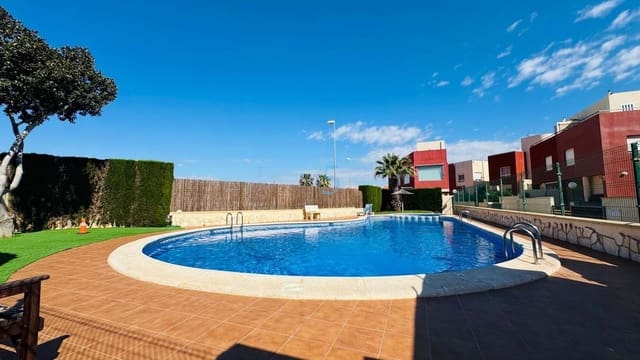 3 makuuhuone Omakotitalo myytävänä paikassa Villamartin, Orihuela mukana uima-altaan 
autotalli - 204 000 € (Ref: 9838582)