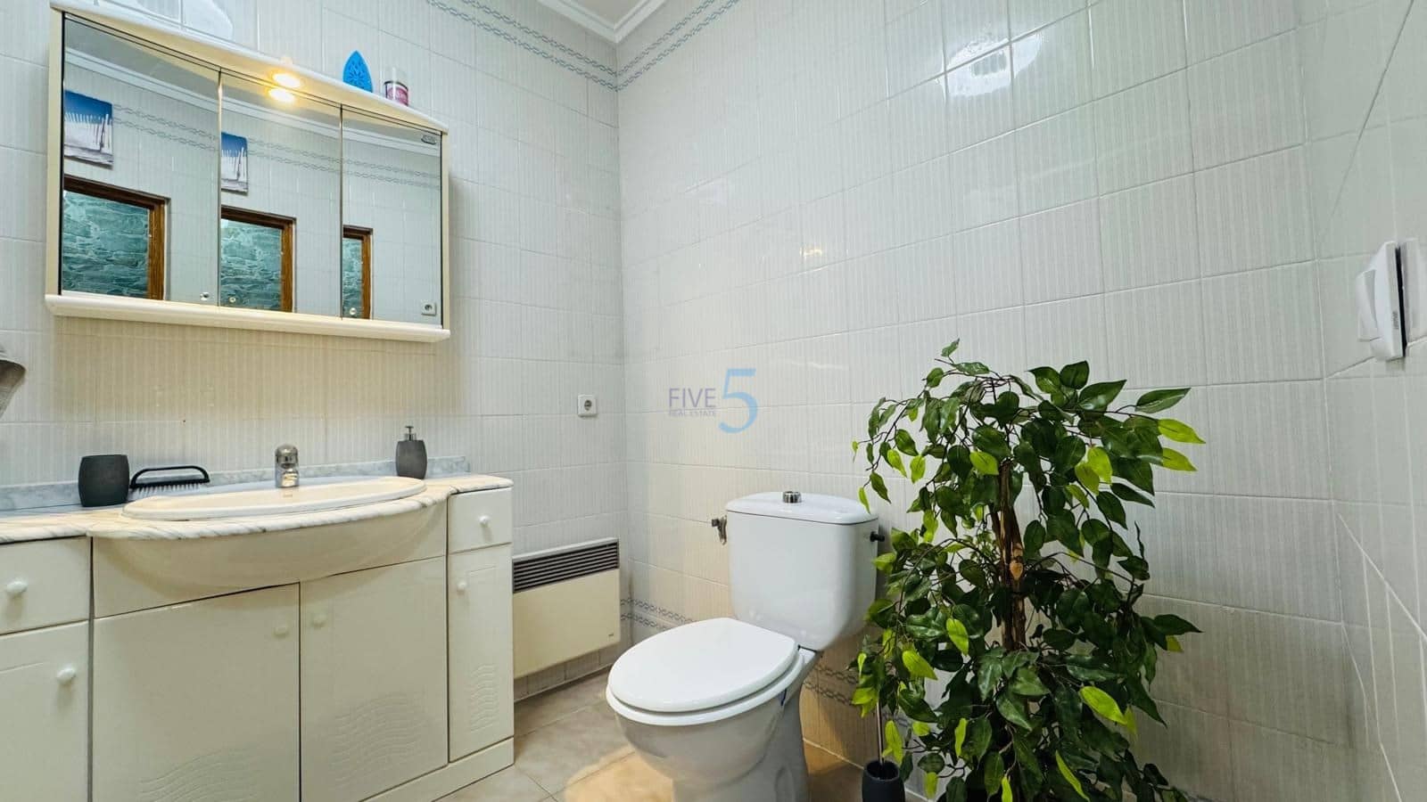 3 bedroom Villa for sale in Torrevieja with pool garage - € 399,900 (Ref: 9841323)