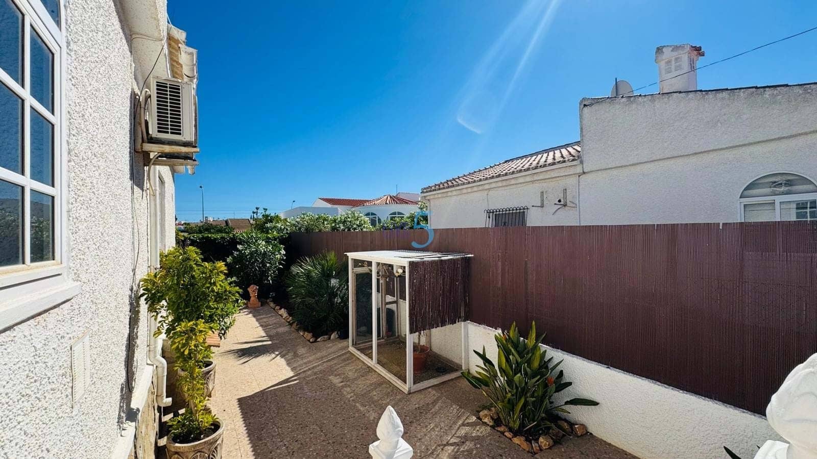 3 bedroom Villa for sale in Torrevieja with pool garage - € 399,900 (Ref: 9841323)