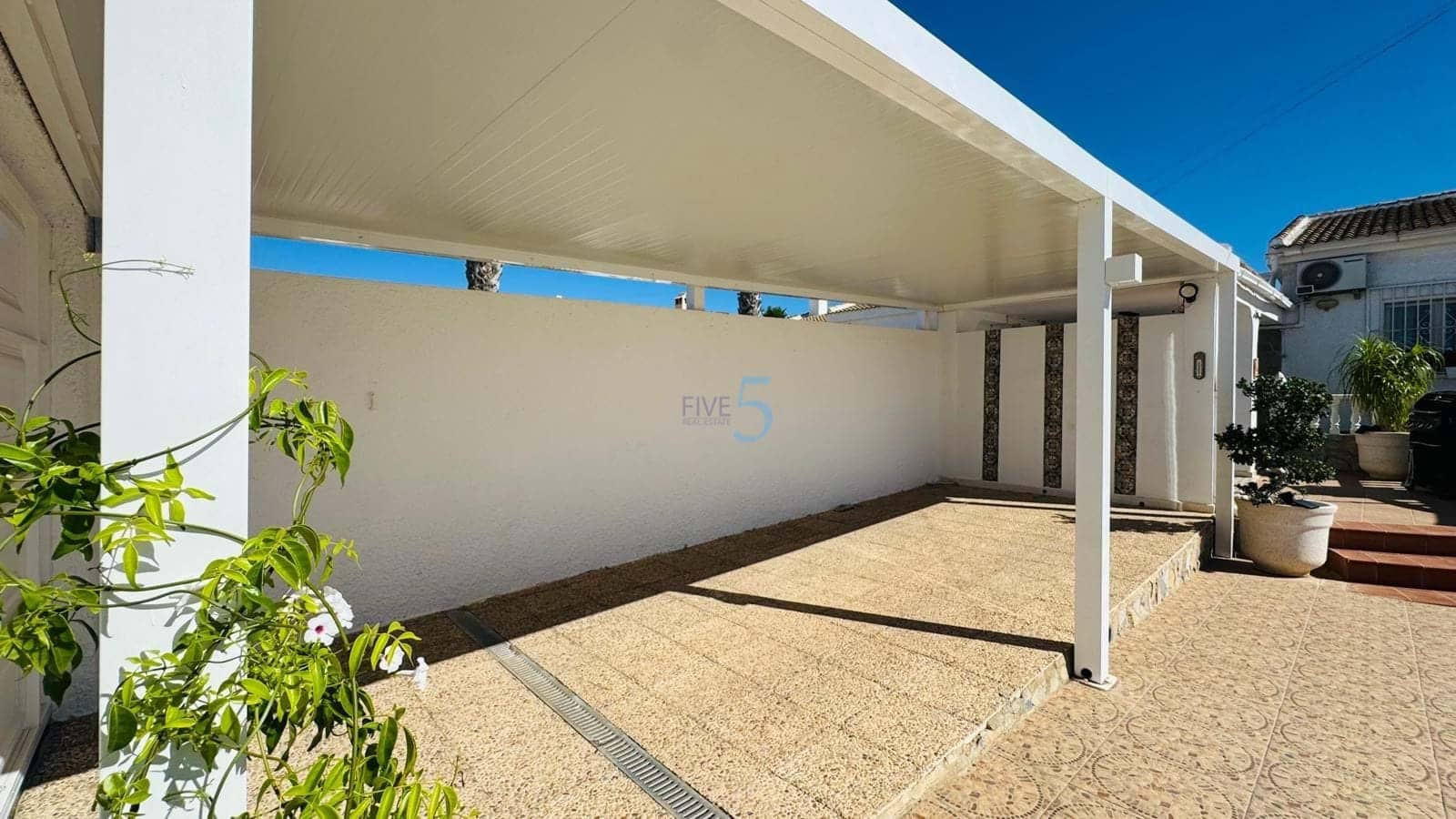 3 bedroom Villa for sale in Torrevieja with pool garage - € 399,900 (Ref: 9841323)