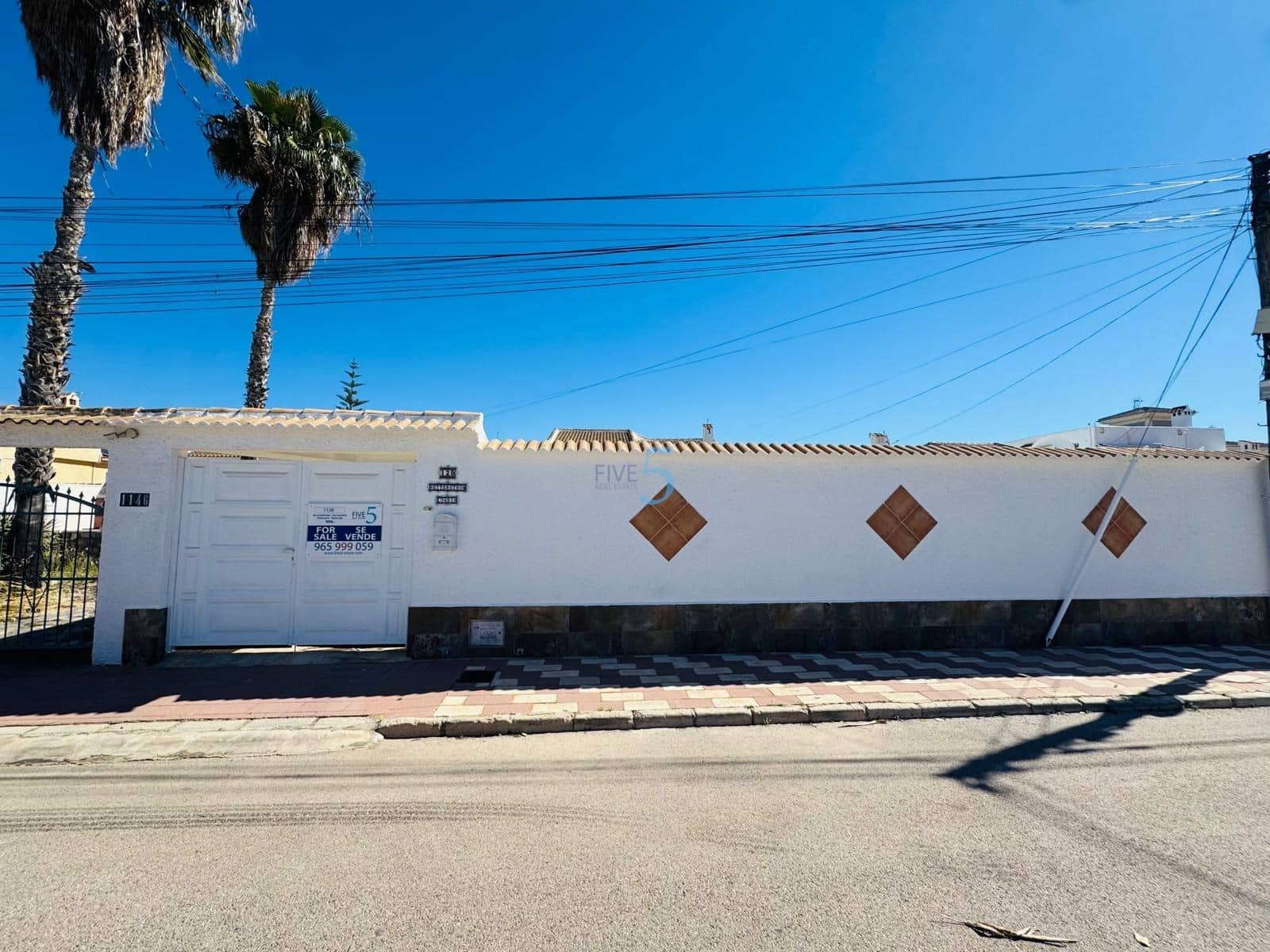 3 bedroom Villa for sale in Torrevieja with pool garage - € 399,900 (Ref: 9841323)