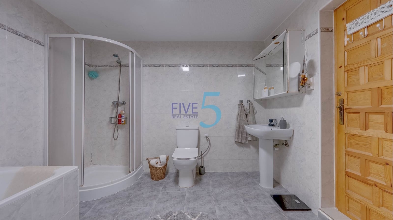 3 bedroom Villa for sale in Torrevieja with pool garage - € 399,900 (Ref: 9841323)