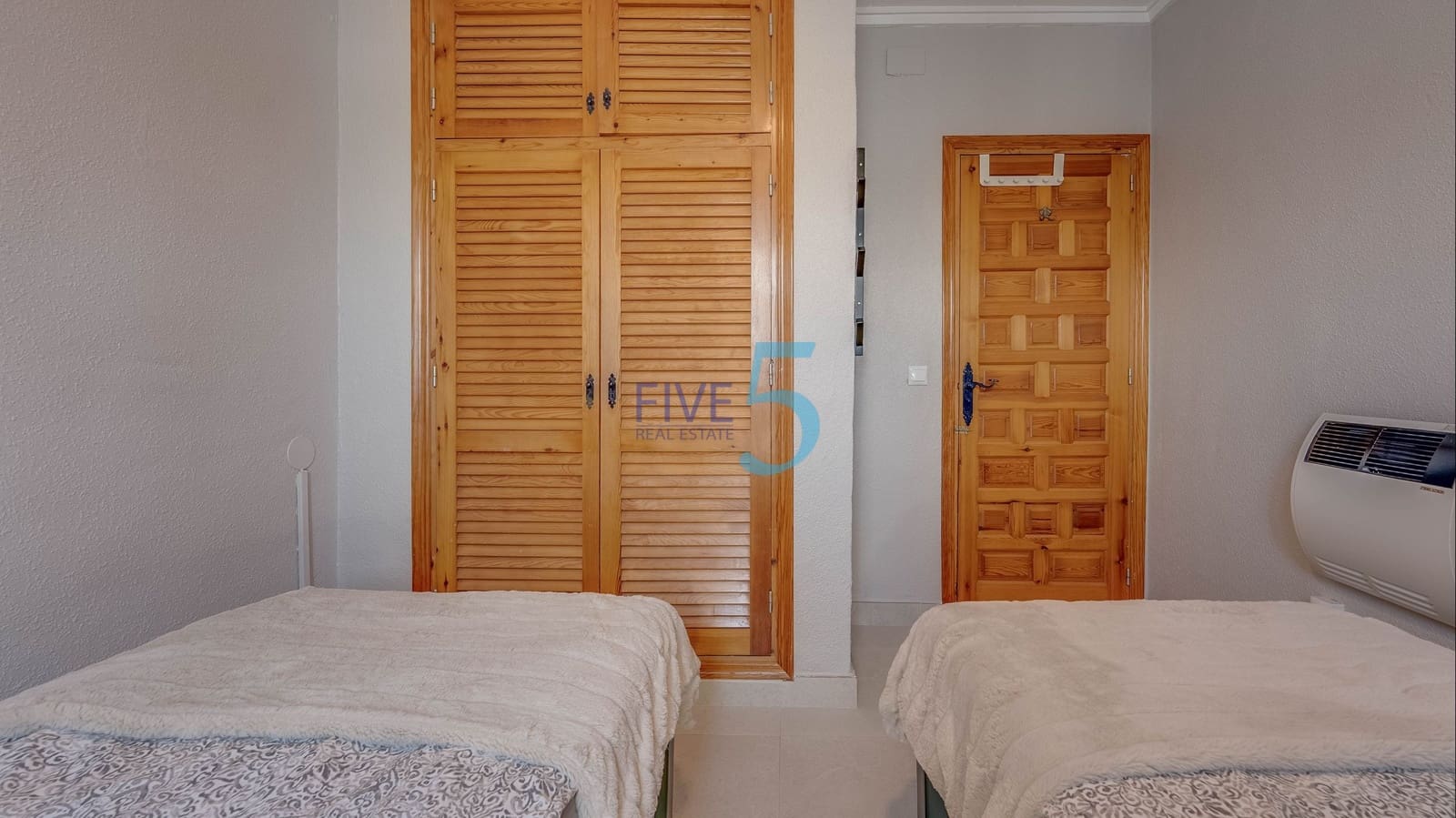 3 bedroom Villa for sale in Torrevieja with pool garage - € 399,900 (Ref: 9841323)