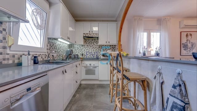 3 bedroom Villa for sale in Torrevieja with pool garage - € 399,900 (Ref: 9841323)
