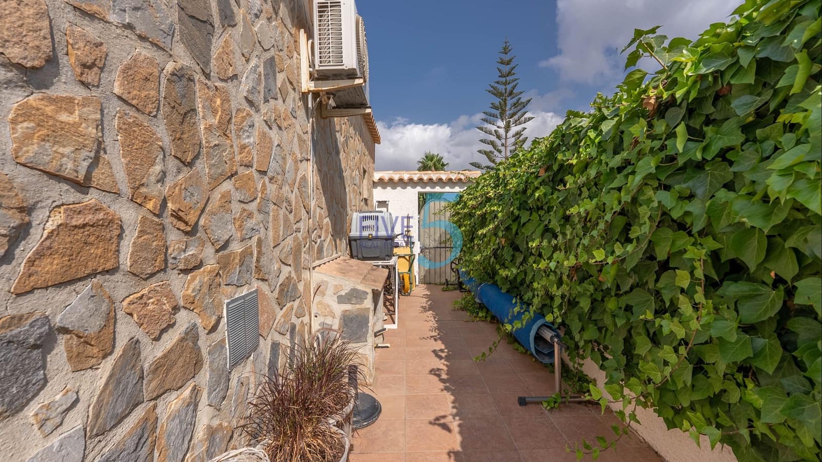 3 bedroom Villa for sale in Torrevieja with pool garage - € 399,900 (Ref: 9841323)