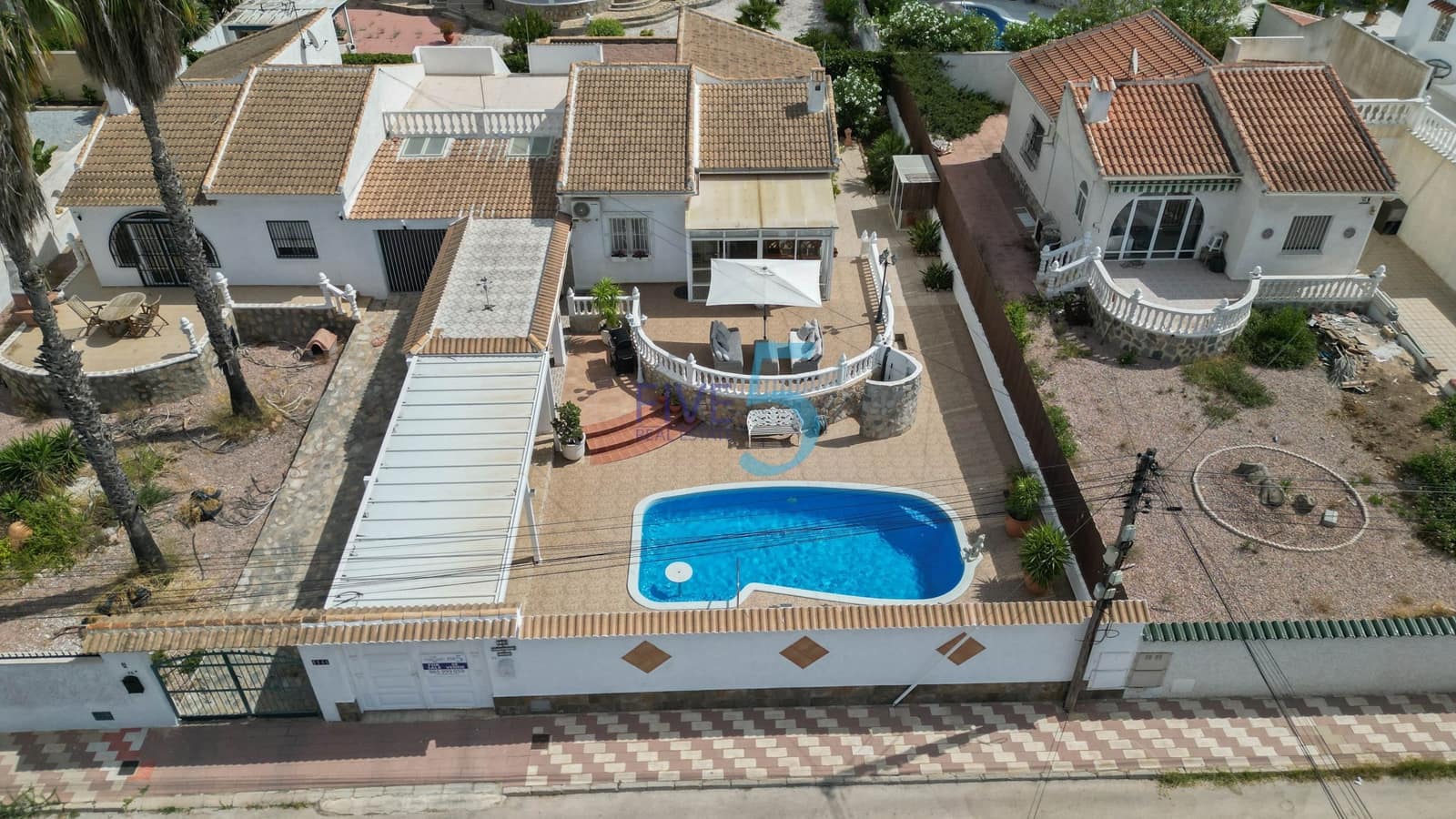 3 bedroom Villa for sale in Torrevieja with pool garage - € 399,900 (Ref: 9841323)