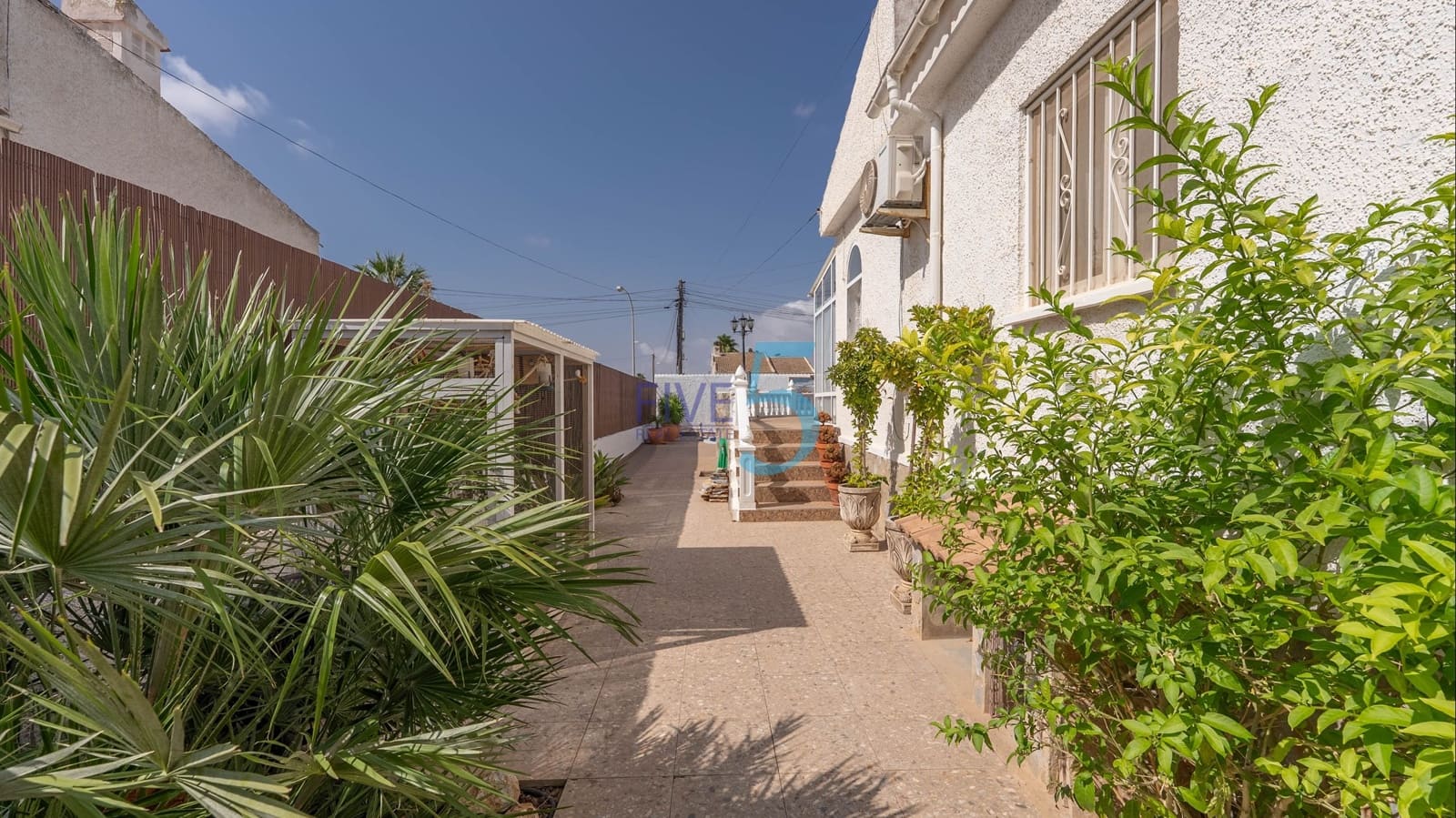 3 bedroom Villa for sale in Torrevieja with pool garage - € 399,900 (Ref: 9841323)