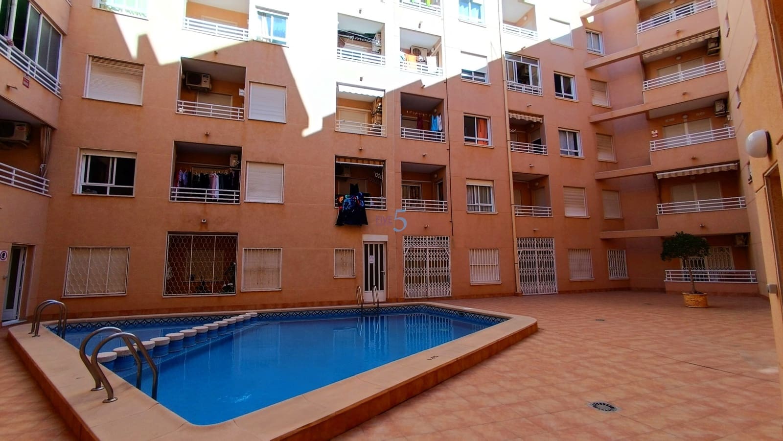 2 soverom Leilighet til salgs i Torrevieja med svømmebasseng - € 135 000 (Ref: 9841769)