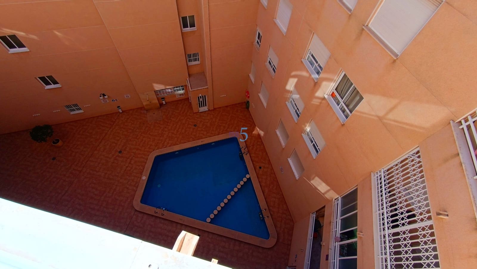 2 soverom Leilighet til salgs i Torrevieja med svømmebasseng - € 135 000 (Ref: 9841769)