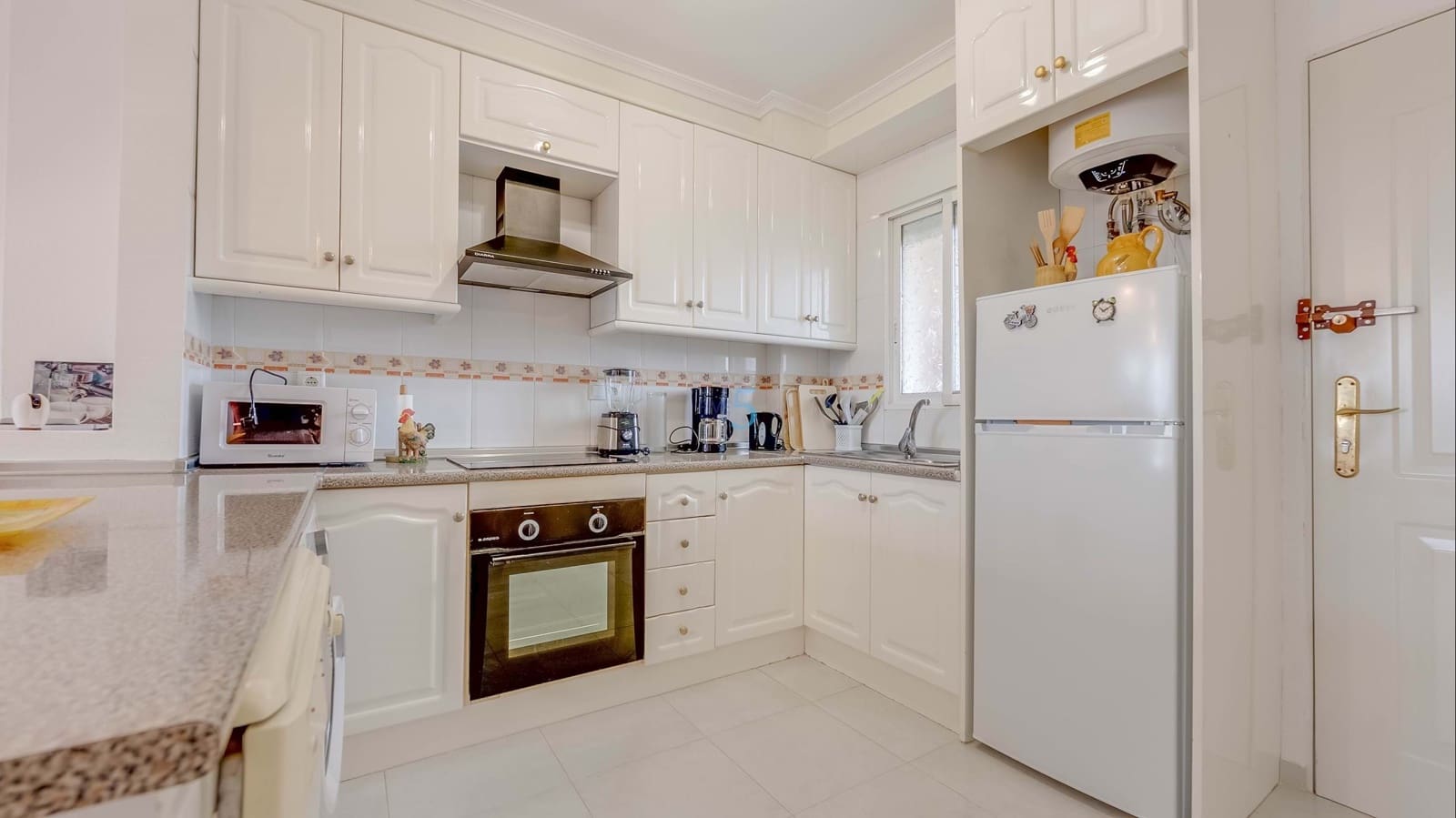 2 bedroom Apartment for sale in Los Montesinos with pool garage - € 139,995 (Ref: 9841961)