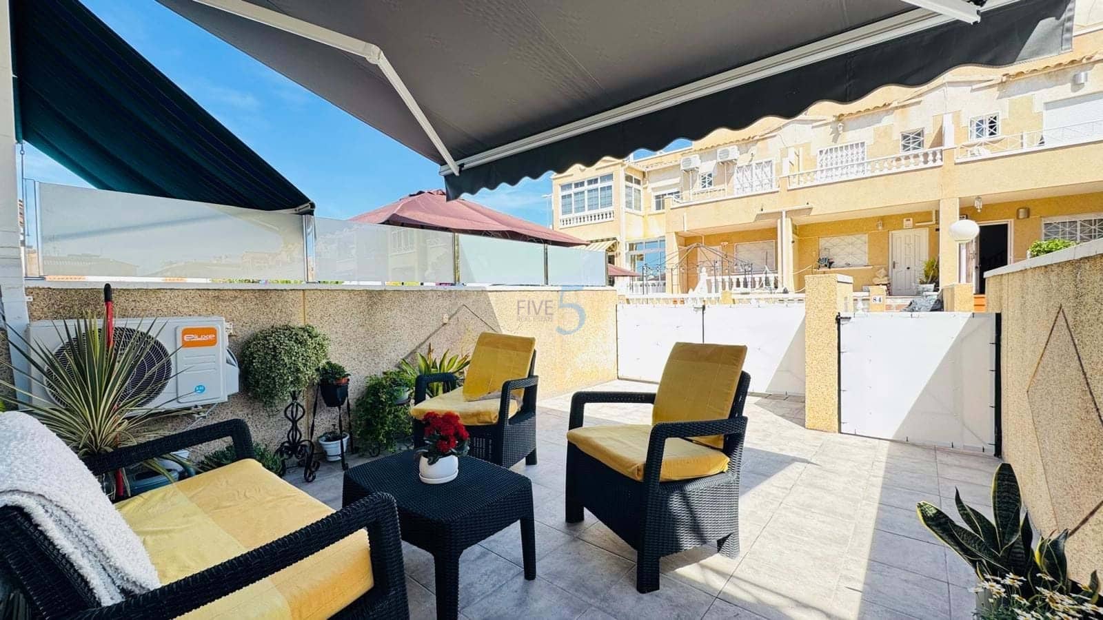 2 slaapkamer Huis te koop in Playa Flamenca met zwembad garage - € 179.900 (Ref: 9848251)