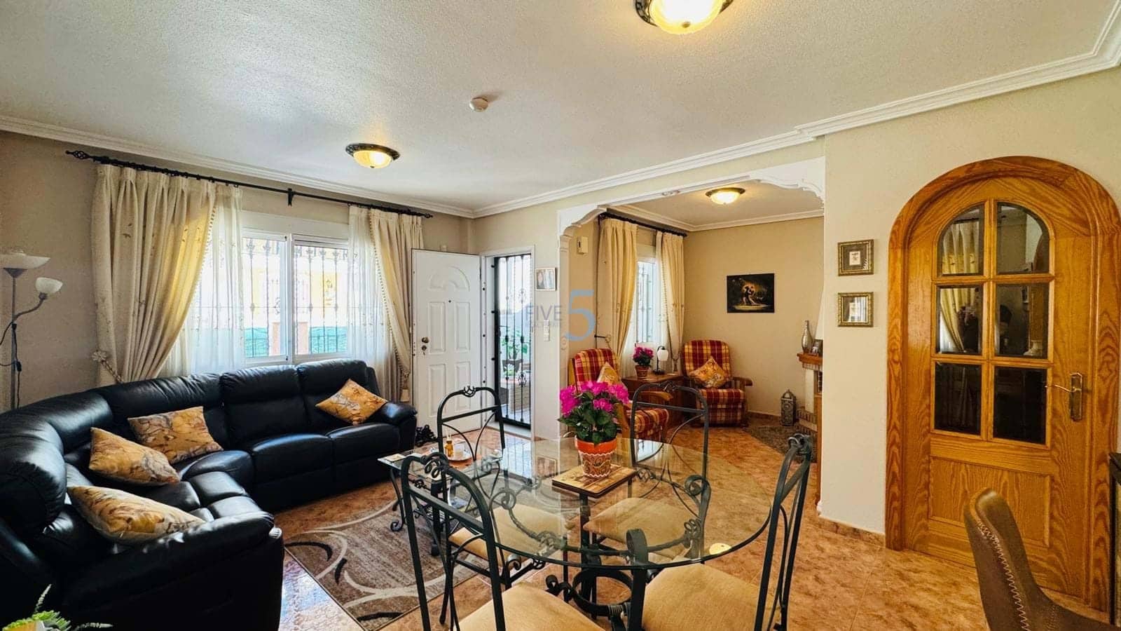 2 makuuhuone Omakotitalo myytävänä paikassa La Zenia mukana uima-altaan - 249 950 € (Ref: 9849931)