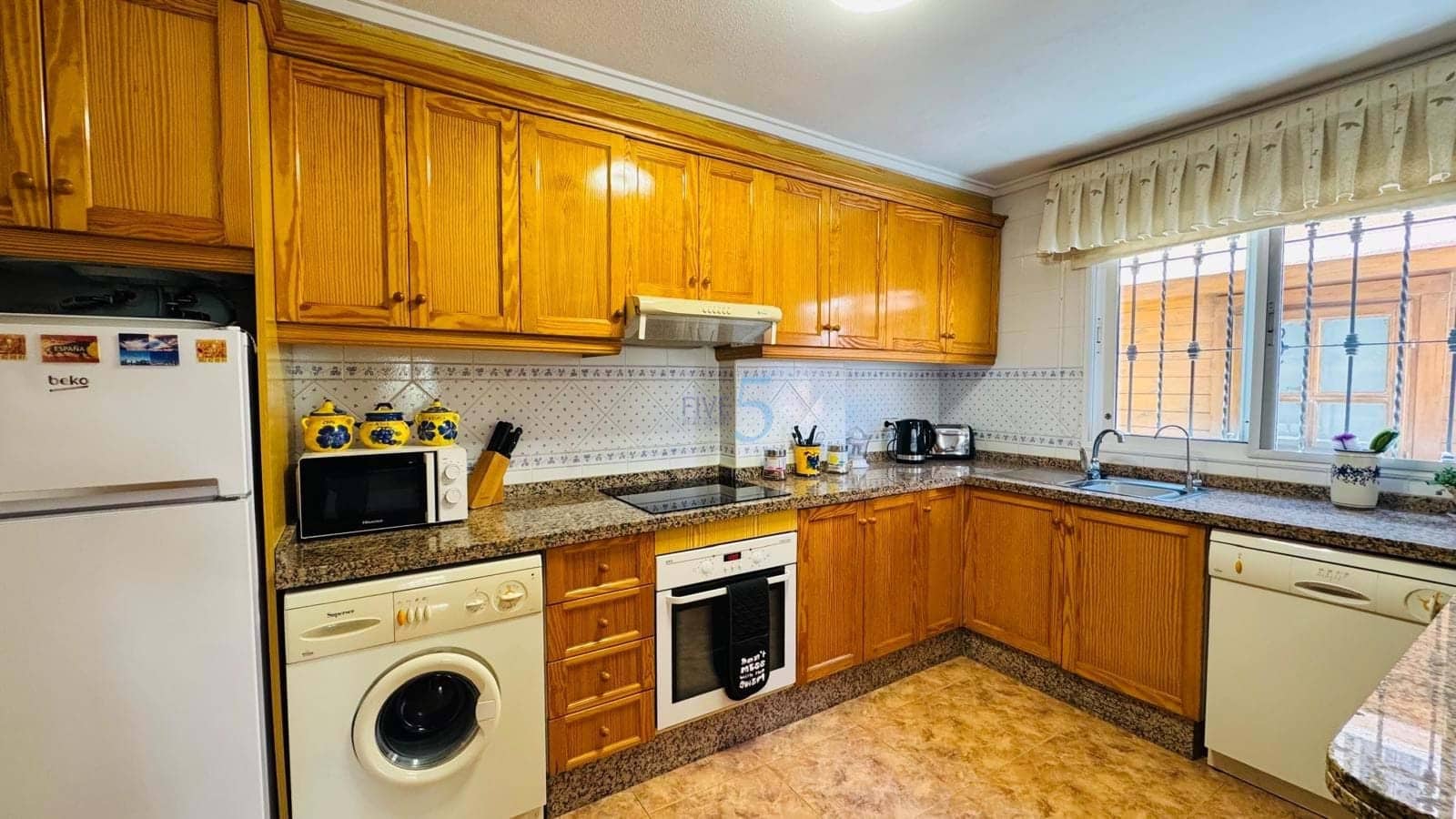 2 makuuhuone Omakotitalo myytävänä paikassa La Zenia mukana uima-altaan - 249 950 € (Ref: 9849931)