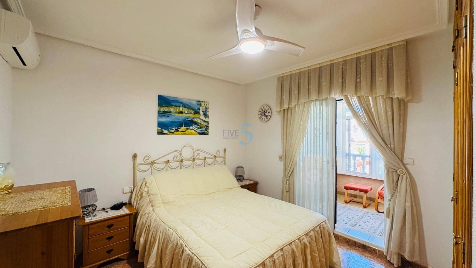 2 makuuhuone Omakotitalo myytävänä paikassa La Zenia mukana uima-altaan - 249 950 € (Ref: 9849931)