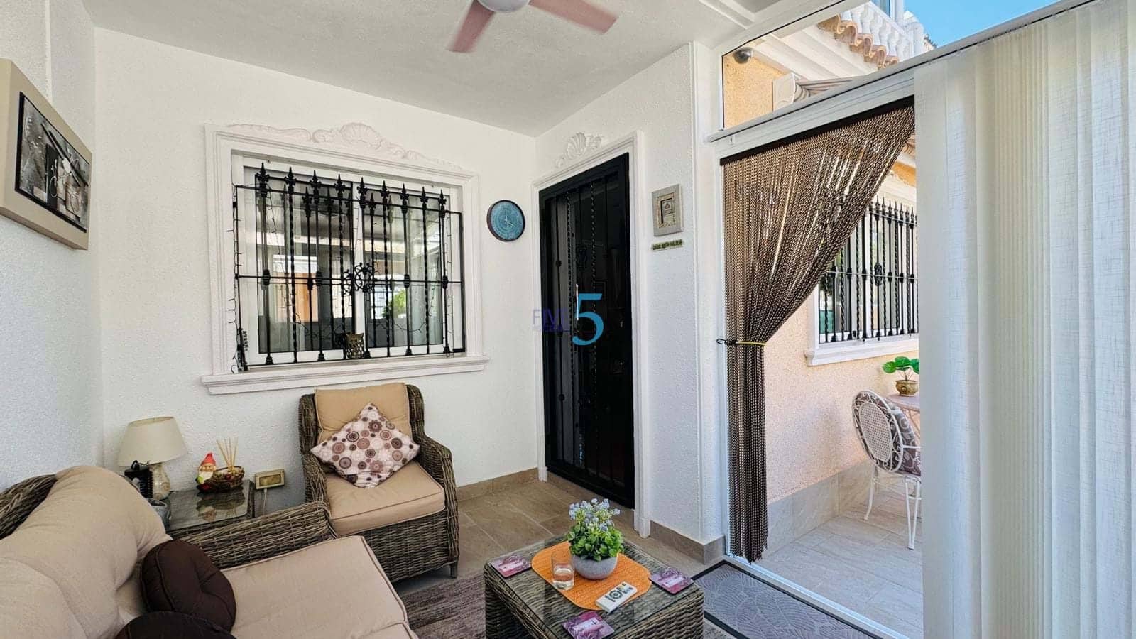 2 makuuhuone Omakotitalo myytävänä paikassa La Zenia mukana uima-altaan - 249 950 € (Ref: 9849931)