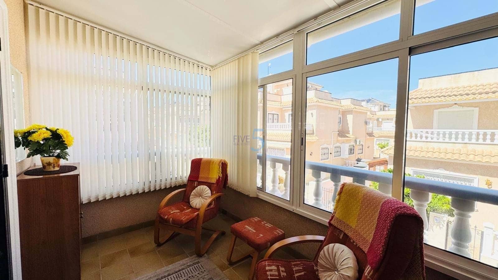 2 makuuhuone Omakotitalo myytävänä paikassa La Zenia mukana uima-altaan - 249 950 € (Ref: 9849931)