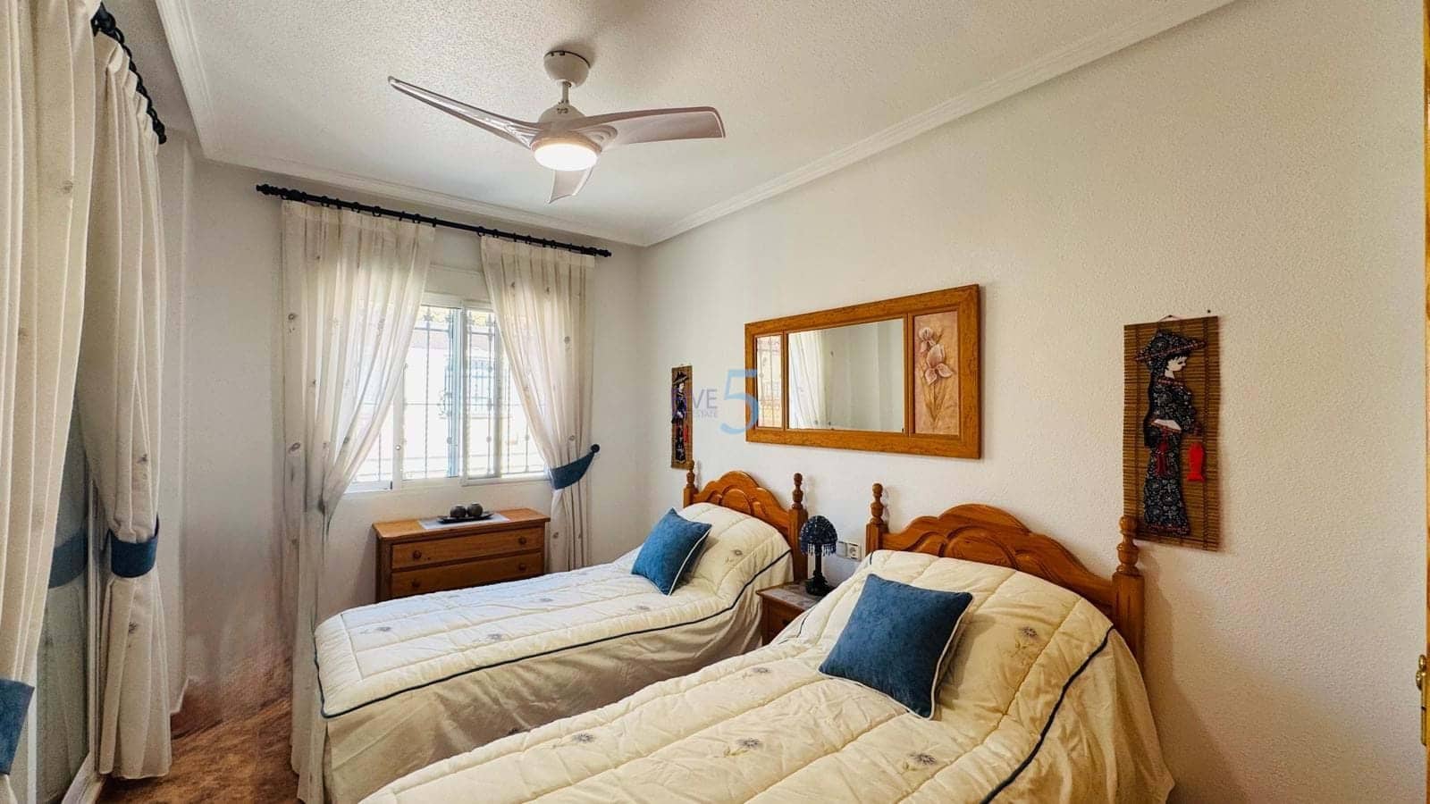2 makuuhuone Omakotitalo myytävänä paikassa La Zenia mukana uima-altaan - 249 950 € (Ref: 9849931)